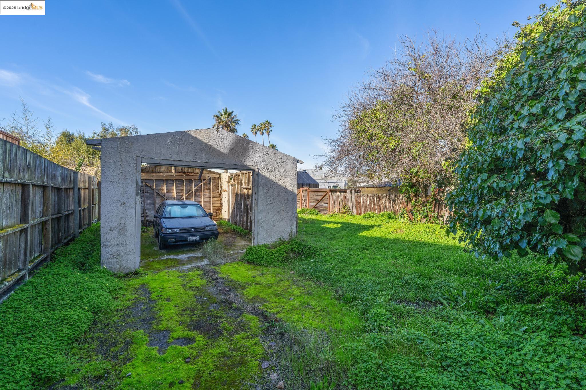 Detail Gallery Image 4 of 25 For 3032 Mabel St, Berkeley,  CA 94702 - 2 Beds | 1 Baths