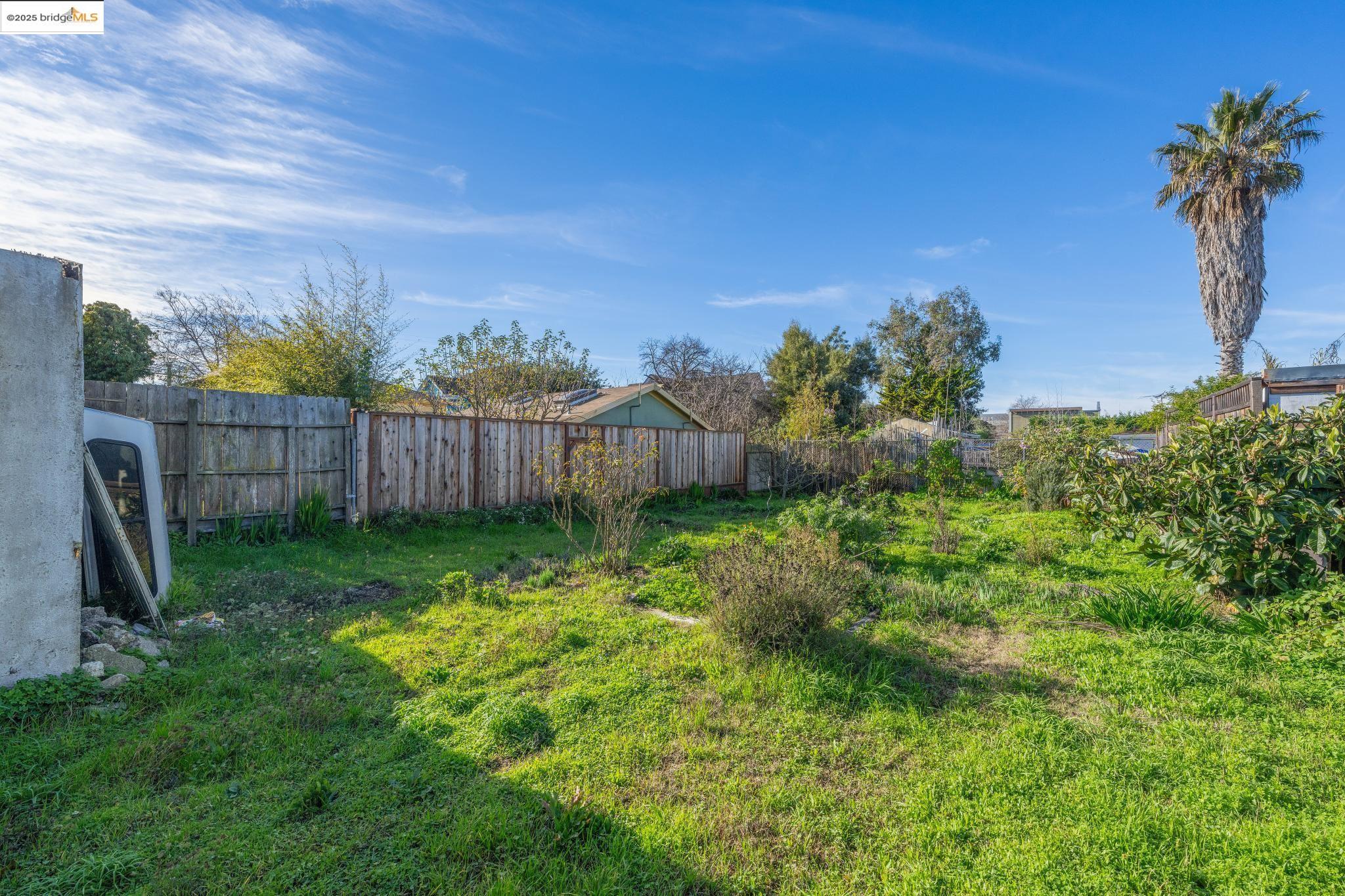 Detail Gallery Image 9 of 25 For 3032 Mabel St, Berkeley,  CA 94702 - 2 Beds | 1 Baths