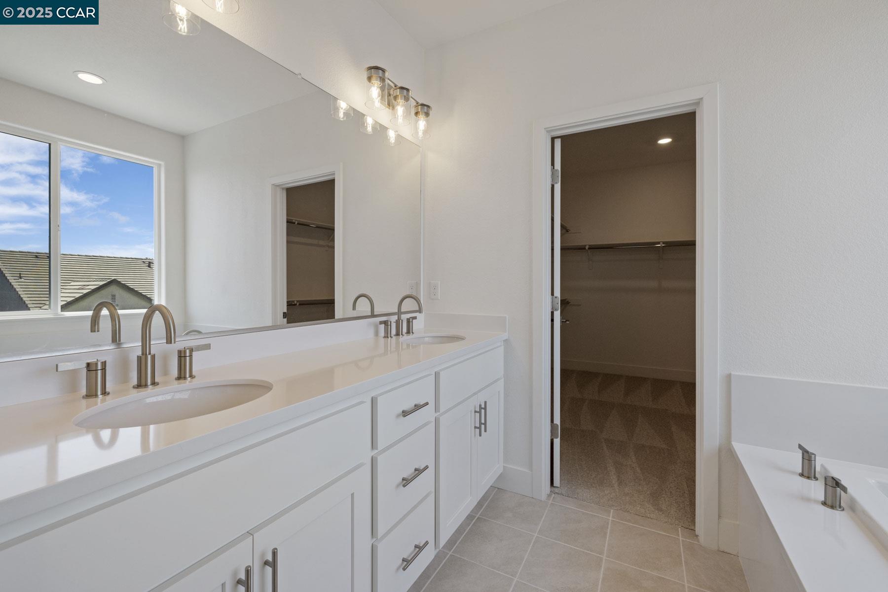 Detail Gallery Image 6 of 32 For 126 Bodega Drive, Lodi,  CA 95240-0000 - 4 Beds | 2/1 Baths