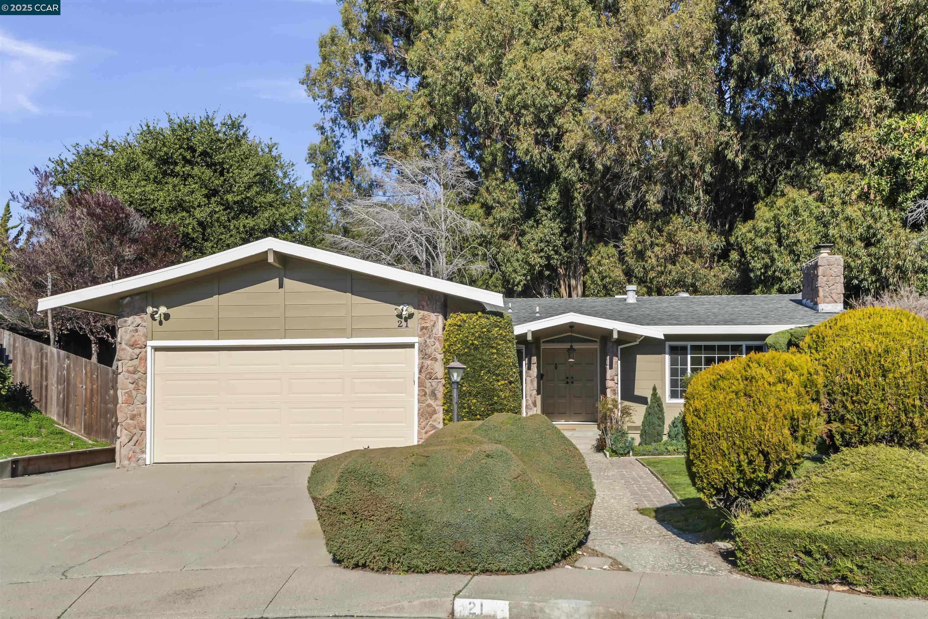 Detail Gallery Image 1 of 1 For 21 Greenbrae Ct, El Sobrante,  CA 94803 - 3 Beds | 2 Baths