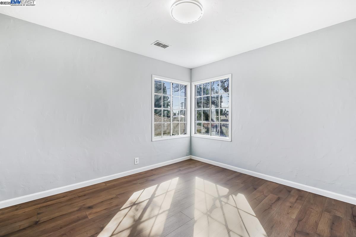 Detail Gallery Image 15 of 48 For 6237 Hayes St, Oakland,  CA 94621 - 4 Beds | 2 Baths