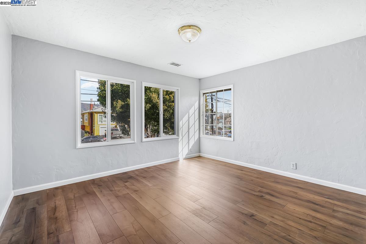Detail Gallery Image 19 of 48 For 6237 Hayes St, Oakland,  CA 94621 - 4 Beds | 2 Baths