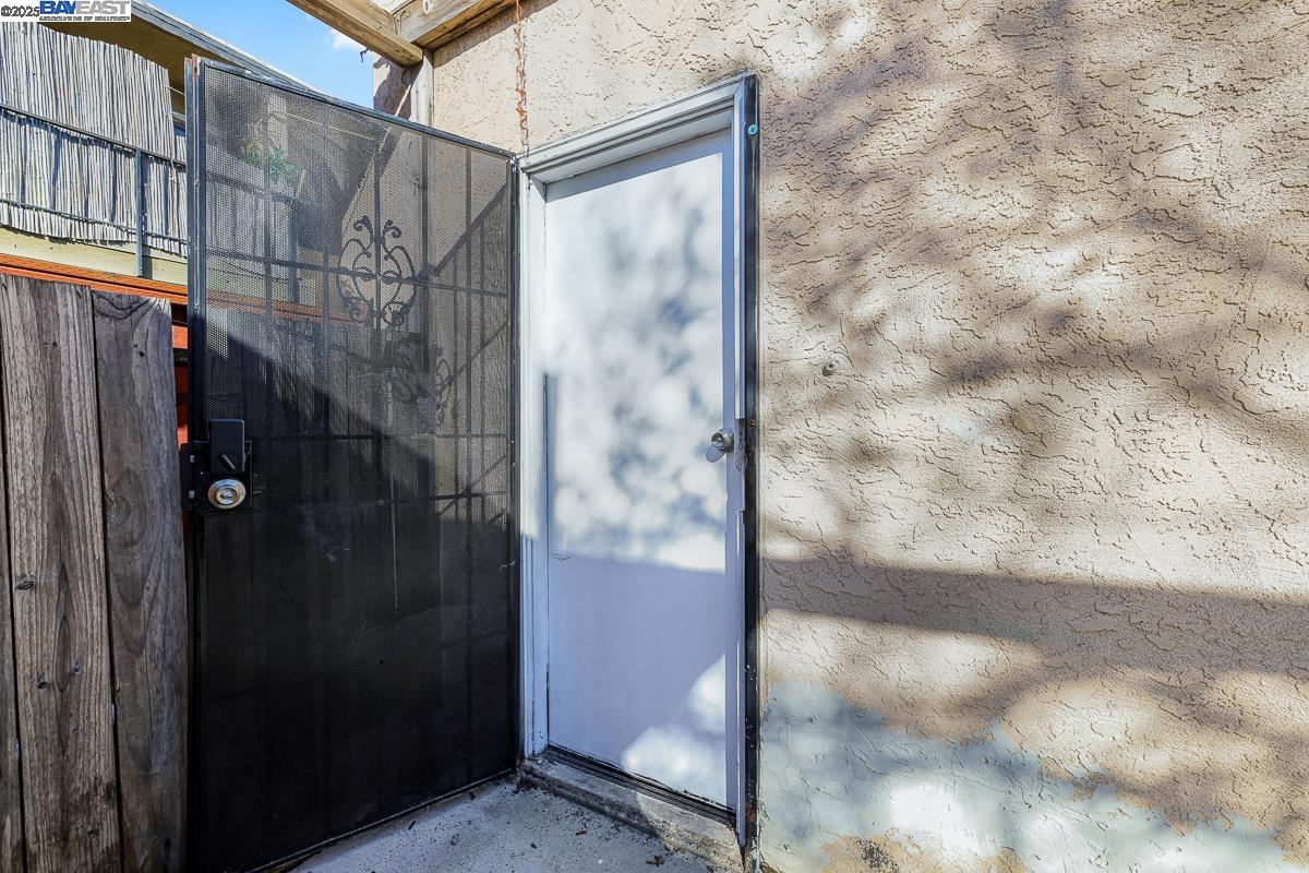 Detail Gallery Image 28 of 48 For 6237 Hayes St, Oakland,  CA 94621 - 4 Beds | 2 Baths