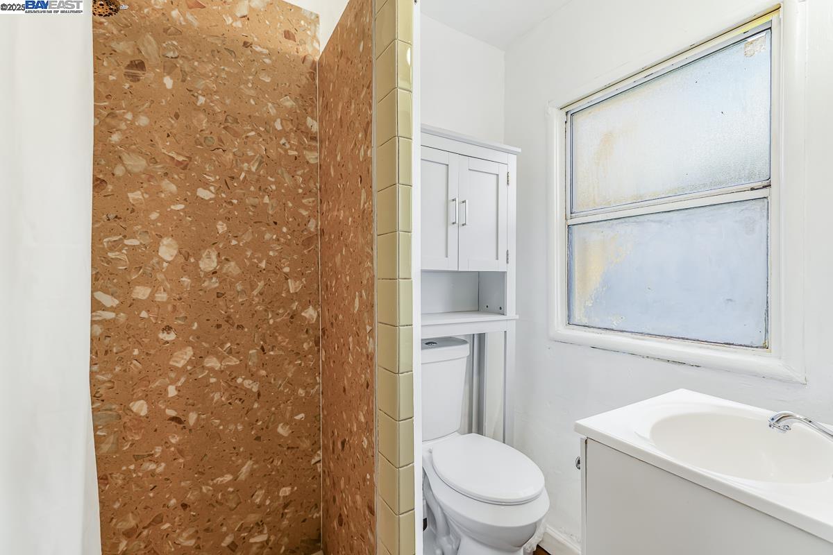 Detail Gallery Image 38 of 48 For 6237 Hayes St, Oakland,  CA 94621 - 4 Beds | 2 Baths