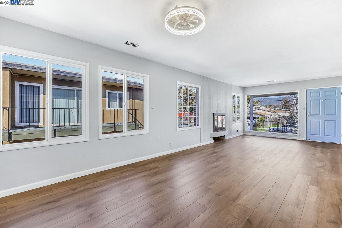 Detail Gallery Image 6 of 48 For 6237 Hayes St, Oakland,  CA 94621 - 4 Beds | 2 Baths