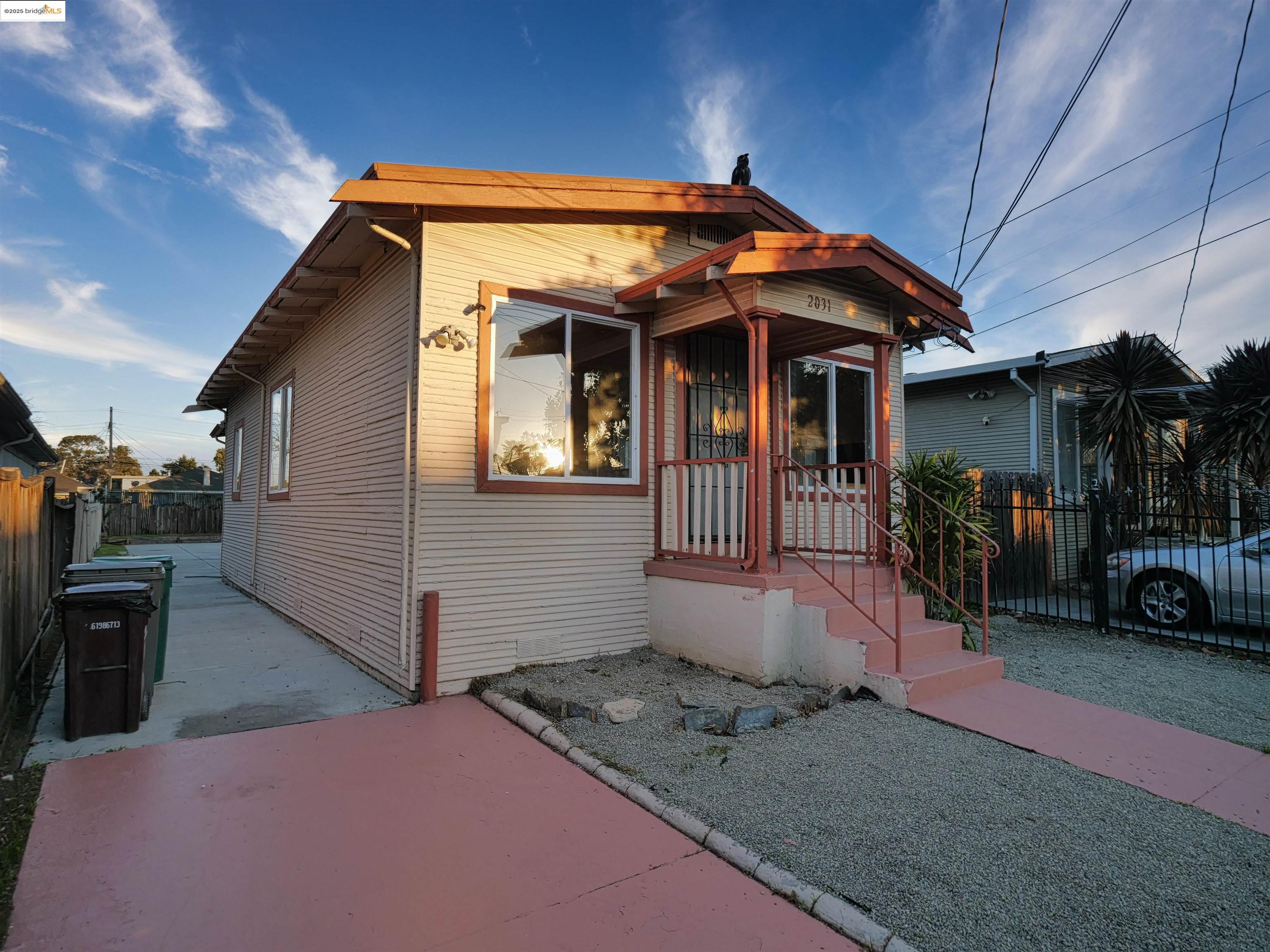 Detail Gallery Image 1 of 1 For 2031 81st Ave, Oakland,  CA 94621 - 3 Beds | 2 Baths
