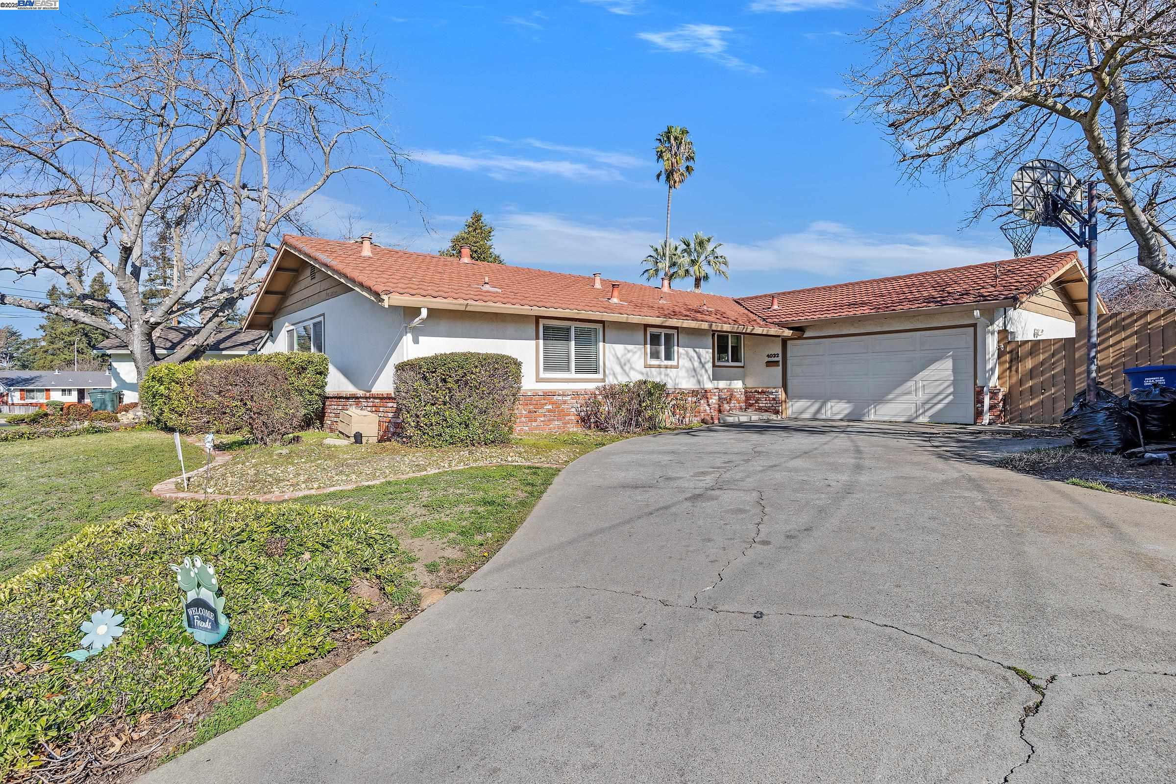 Detail Gallery Image 1 of 1 For 4032 Burbank Dr, Concord,  CA 94521 - 3 Beds | 2 Baths
