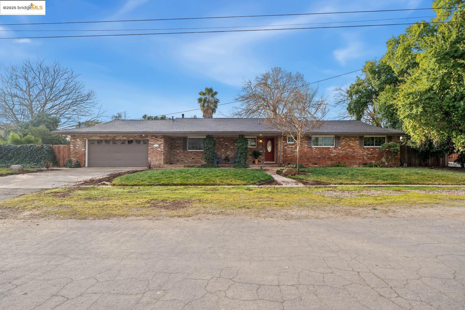 Detail Gallery Image 1 of 1 For 1132 Speckert Ln, Yuba City,  CA 95991 - 4 Beds | 2 Baths