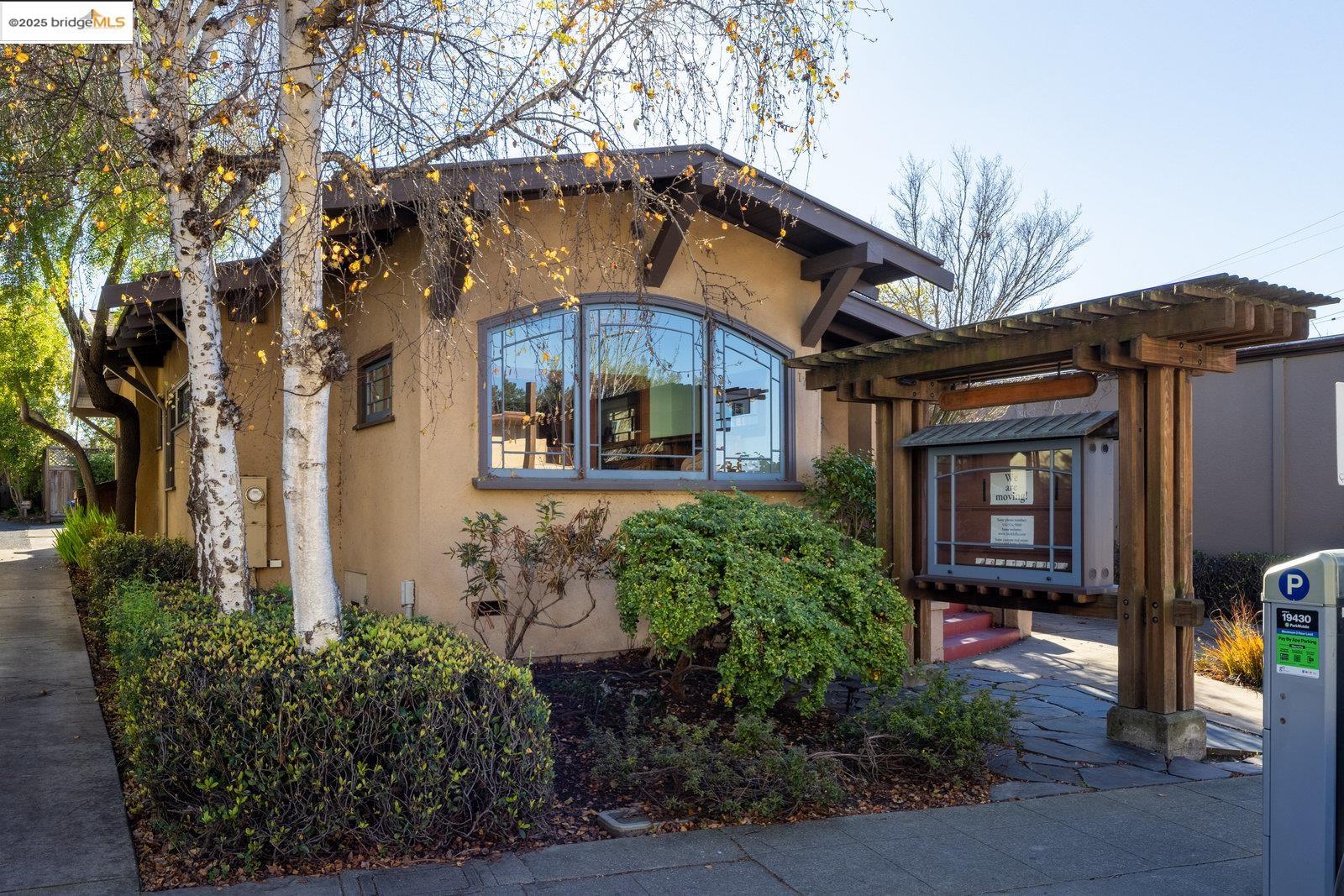 Detail Gallery Image 2 of 26 For 1714 Solano Ave, Berkeley,  CA 94707 - – Beds | – Baths
