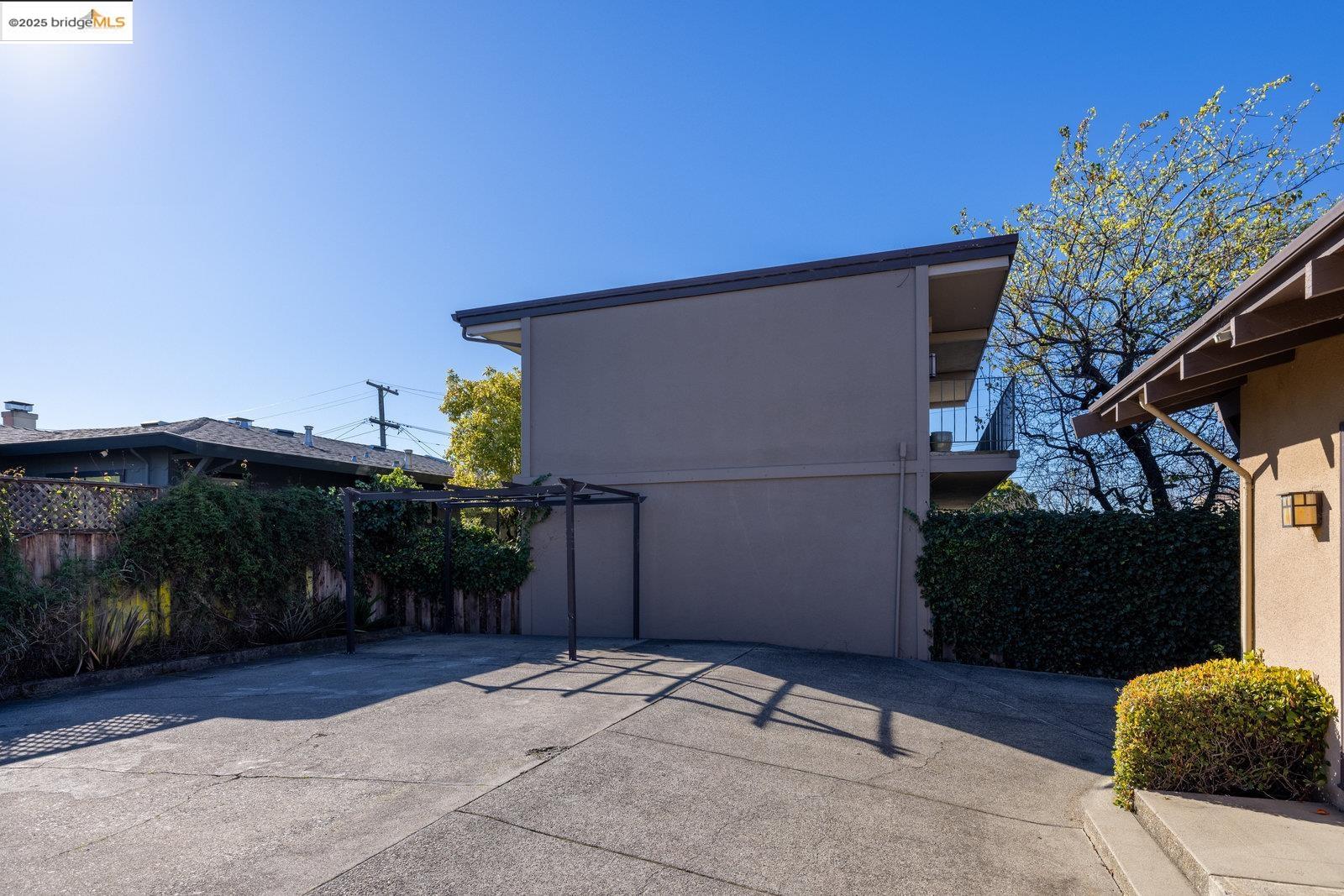 Detail Gallery Image 11 of 26 For 1714 Solano Ave, Berkeley,  CA 94707 - – Beds | – Baths