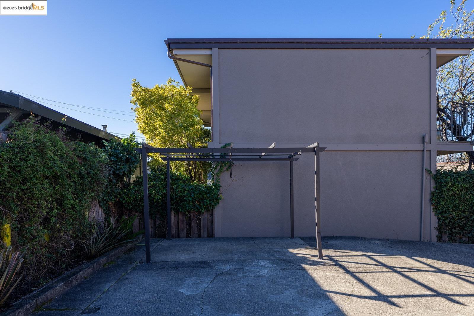 Detail Gallery Image 13 of 26 For 1714 Solano Ave, Berkeley,  CA 94707 - – Beds | – Baths