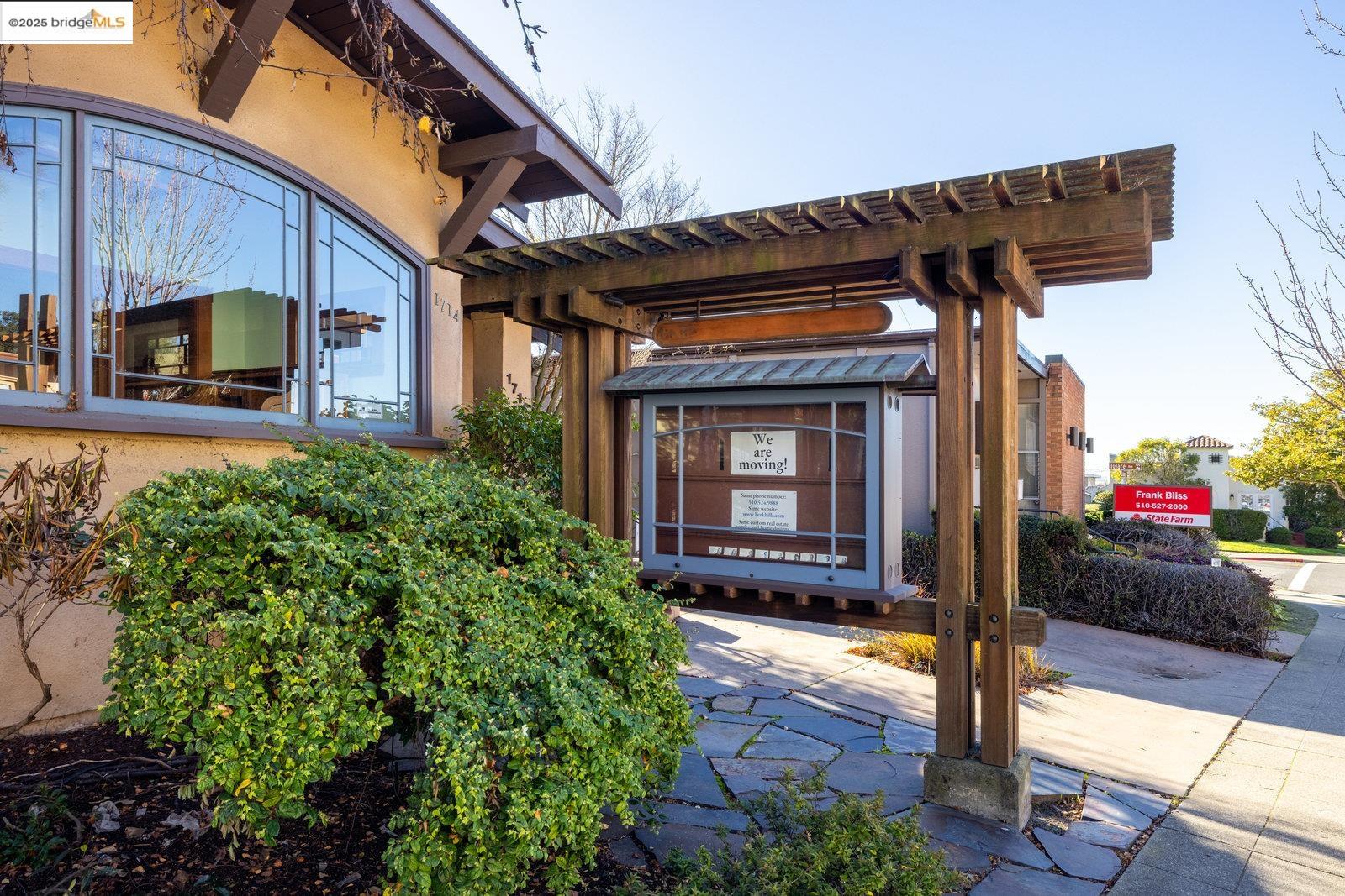 Detail Gallery Image 3 of 26 For 1714 Solano Ave, Berkeley,  CA 94707 - – Beds | – Baths
