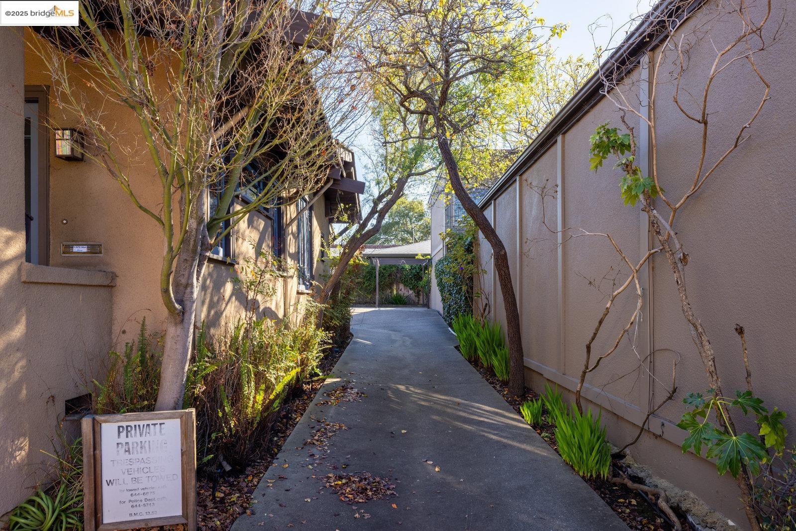Detail Gallery Image 4 of 26 For 1714 Solano Ave, Berkeley,  CA 94707 - – Beds | – Baths
