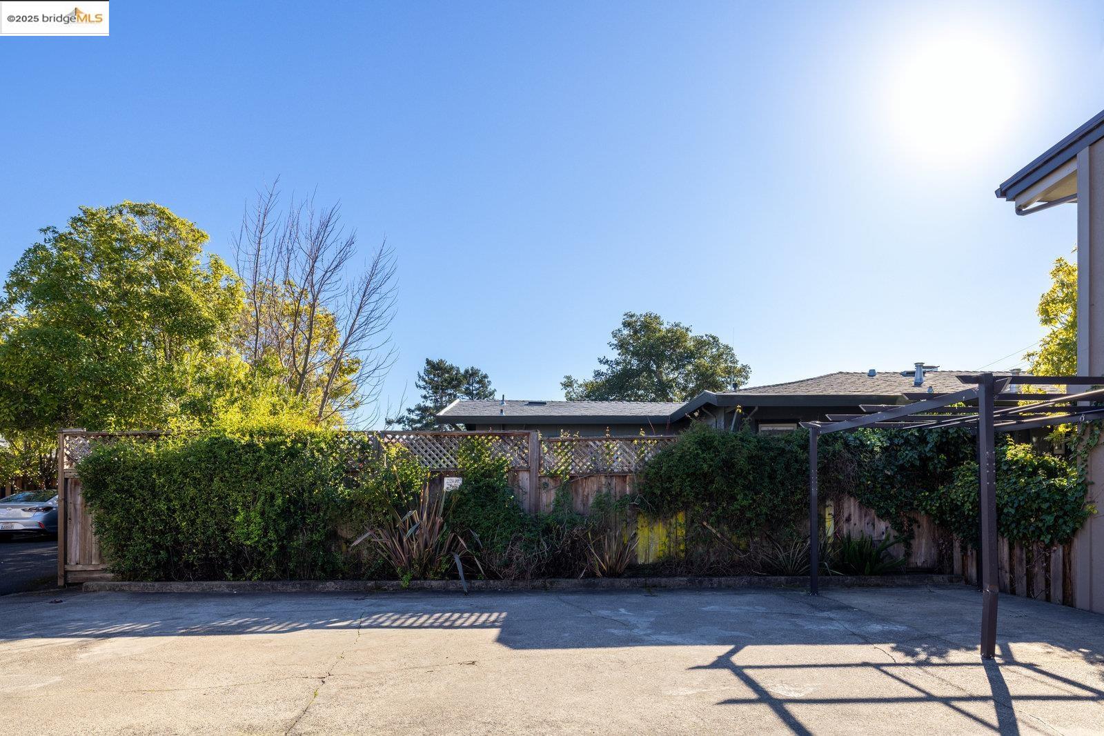 Detail Gallery Image 8 of 26 For 1714 Solano Ave, Berkeley,  CA 94707 - – Beds | – Baths