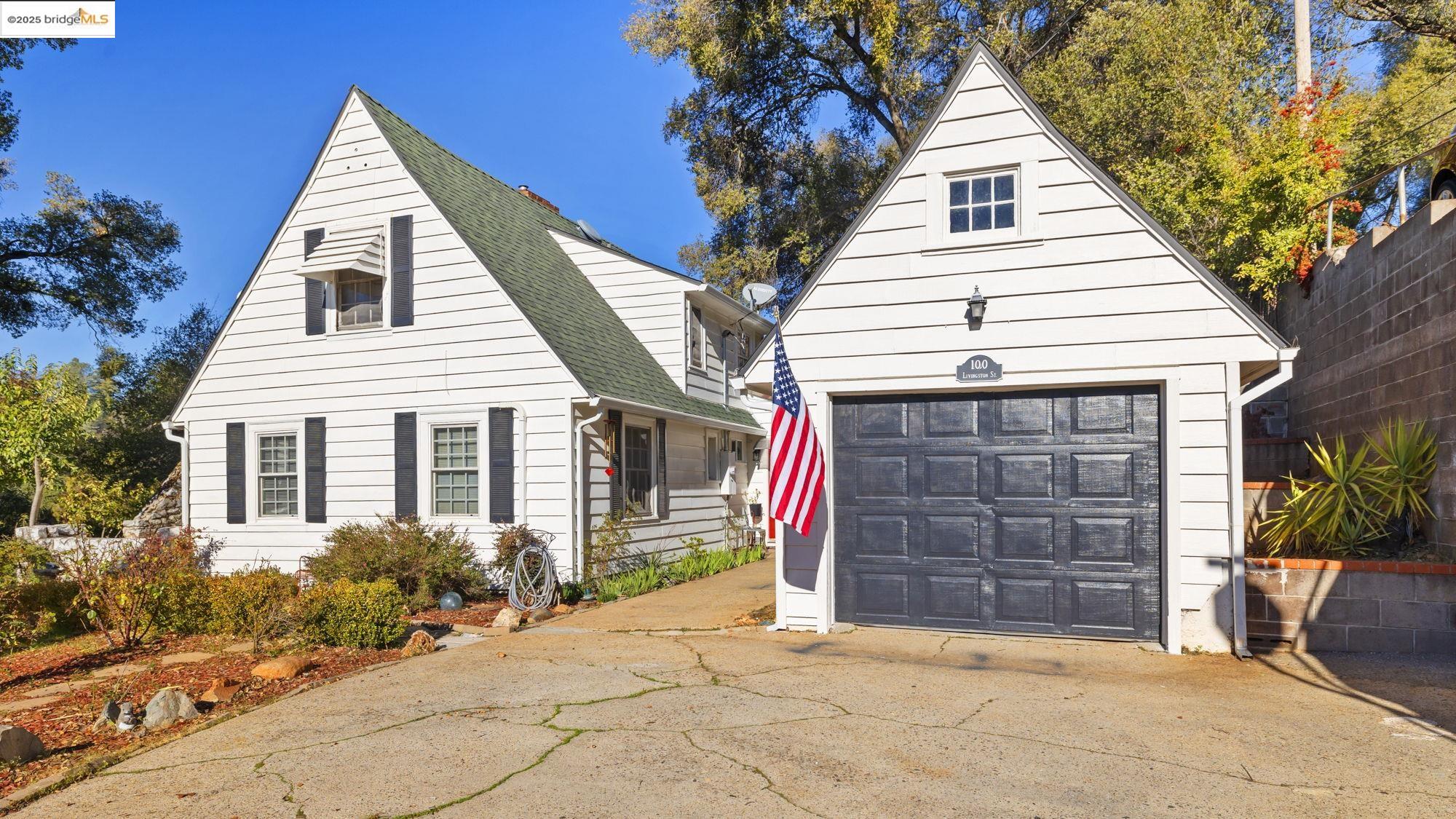 Detail Gallery Image 1 of 1 For 100 Livingston St, Sonora,  CA 95370 - 4 Beds | 2 Baths