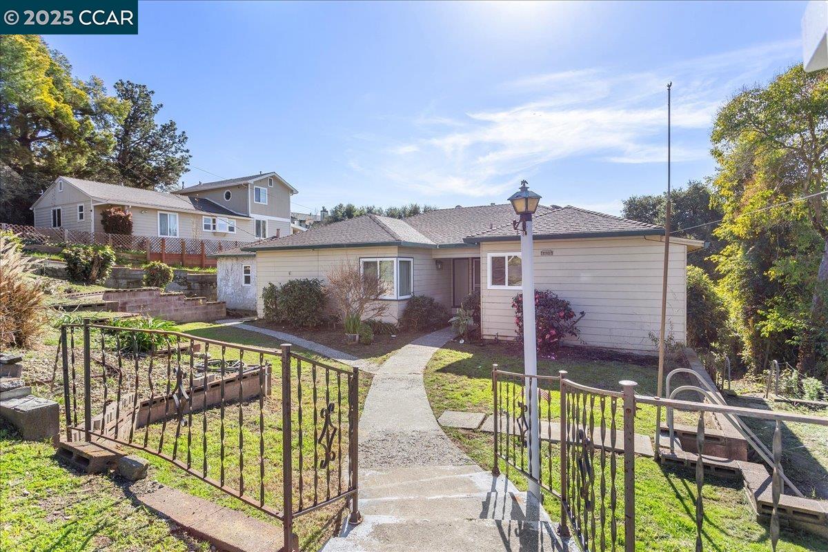 Detail Gallery Image 1 of 1 For 4639 James Ave, Castro Valley,  CA 94546 - 2 Beds | 2 Baths
