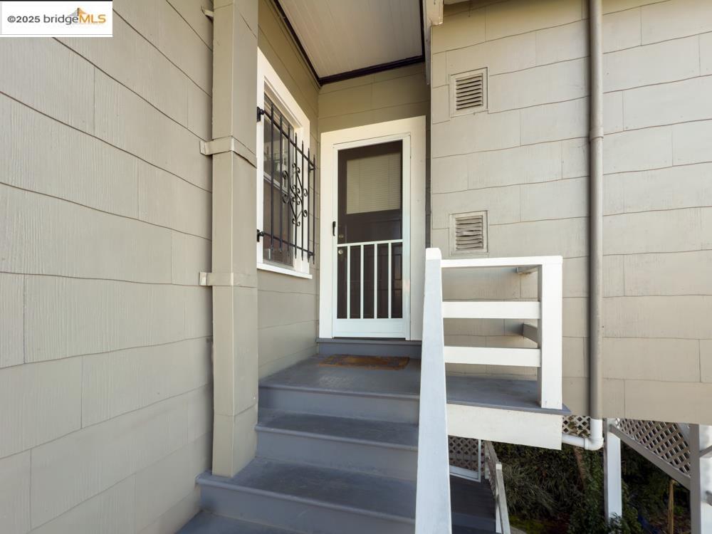 Detail Gallery Image 11 of 30 For 6437 Telegraph Ave, Oakland,  CA 94609 - – Beds | – Baths