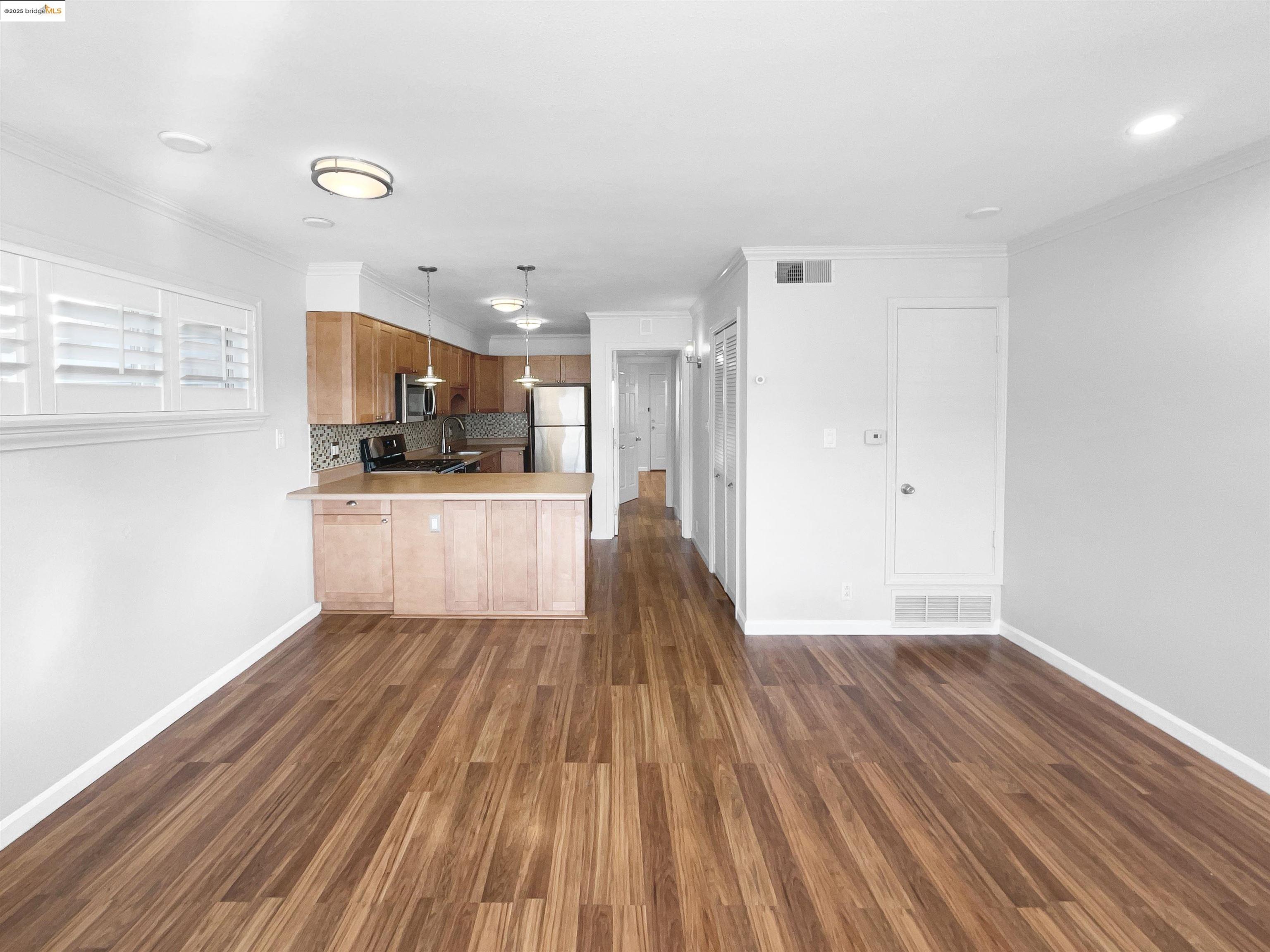Detail Gallery Image 14 of 20 For 1555 Day Ave a,  San Mateo,  CA 94403 - 1 Beds | 1 Baths