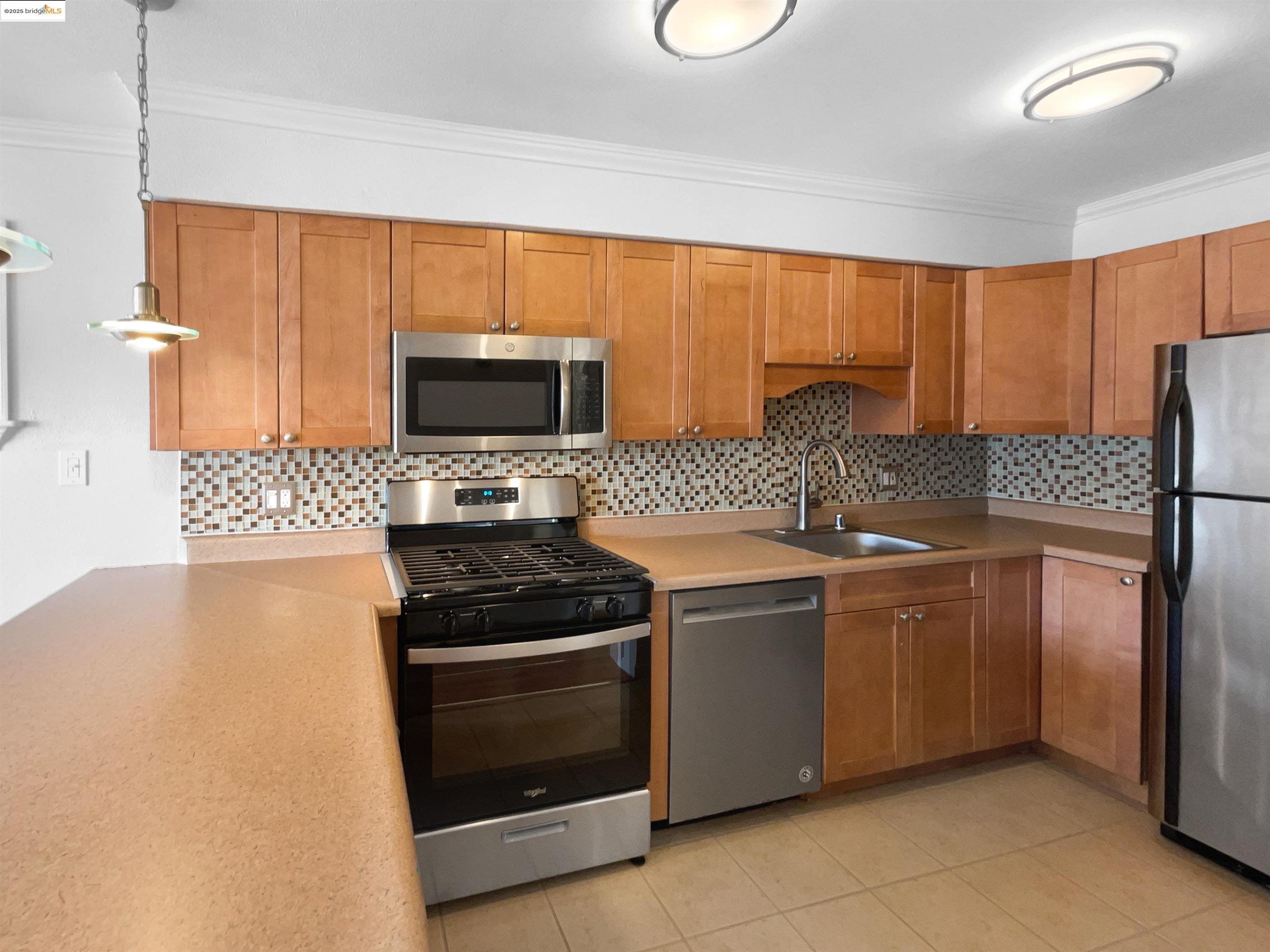 Detail Gallery Image 6 of 20 For 1555 Day Ave a,  San Mateo,  CA 94403 - 1 Beds | 1 Baths