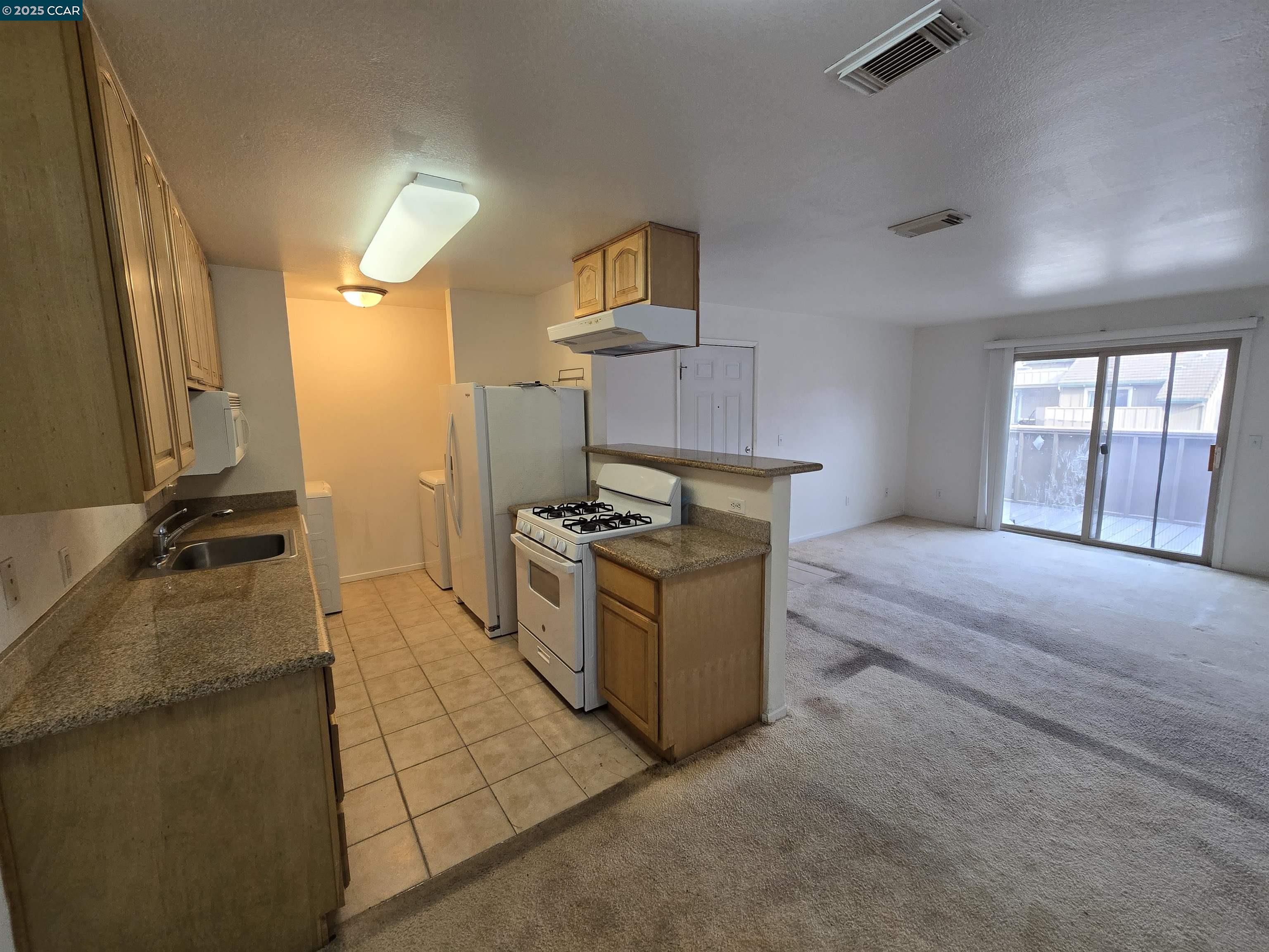 Photo #5: 41083656 Listing: Photo #5