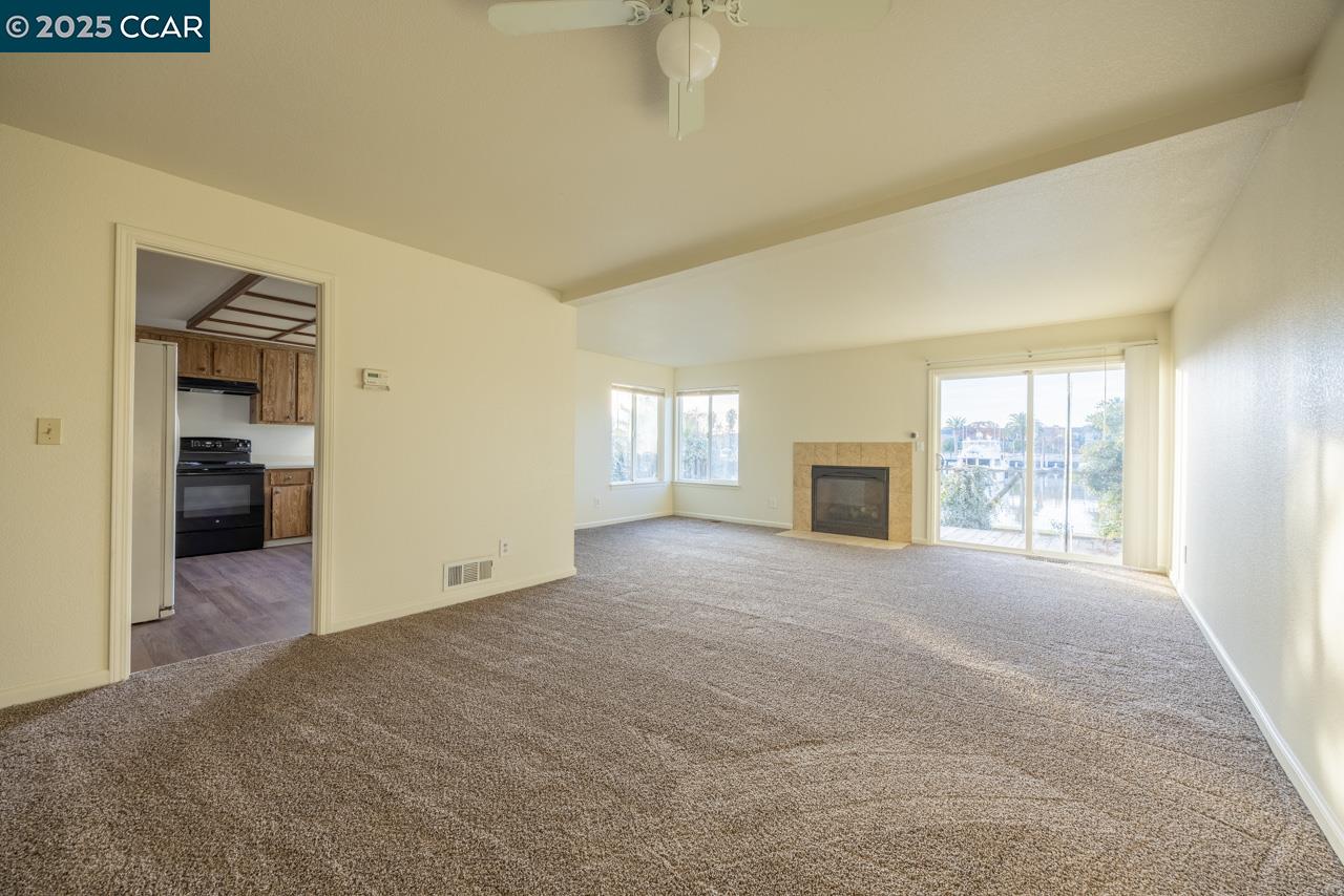 Detail Gallery Image 2 of 18 For 120 Sea Point Way, Pittsburg,  CA 94565 - 4 Beds | 2/1 Baths