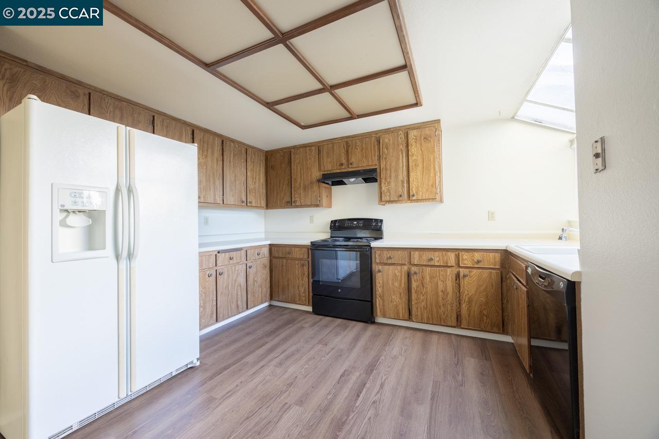 Detail Gallery Image 4 of 18 For 120 Sea Point Way, Pittsburg,  CA 94565 - 4 Beds | 2/1 Baths