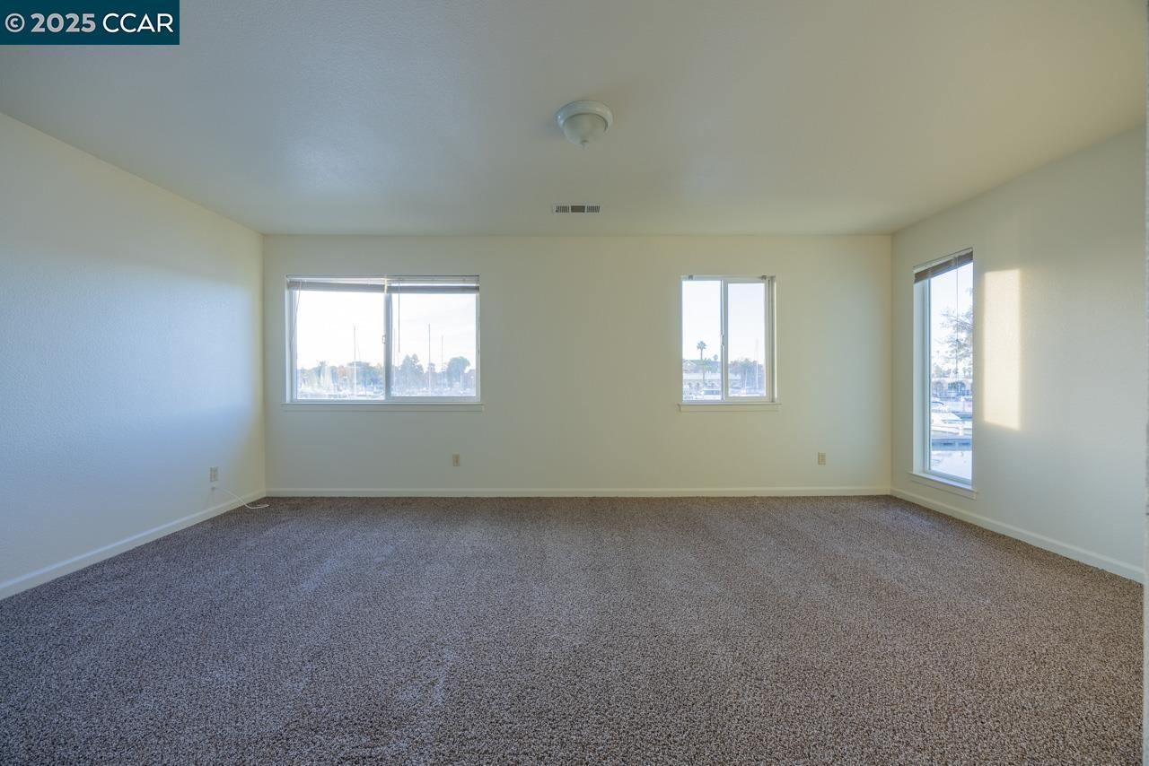 Detail Gallery Image 6 of 18 For 120 Sea Point Way, Pittsburg,  CA 94565 - 4 Beds | 2/1 Baths