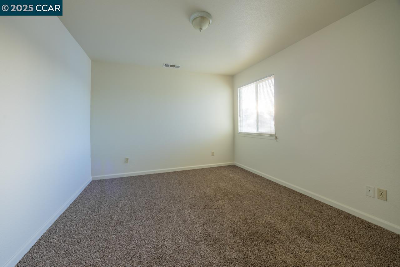 Detail Gallery Image 7 of 18 For 120 Sea Point Way, Pittsburg,  CA 94565 - 4 Beds | 2/1 Baths