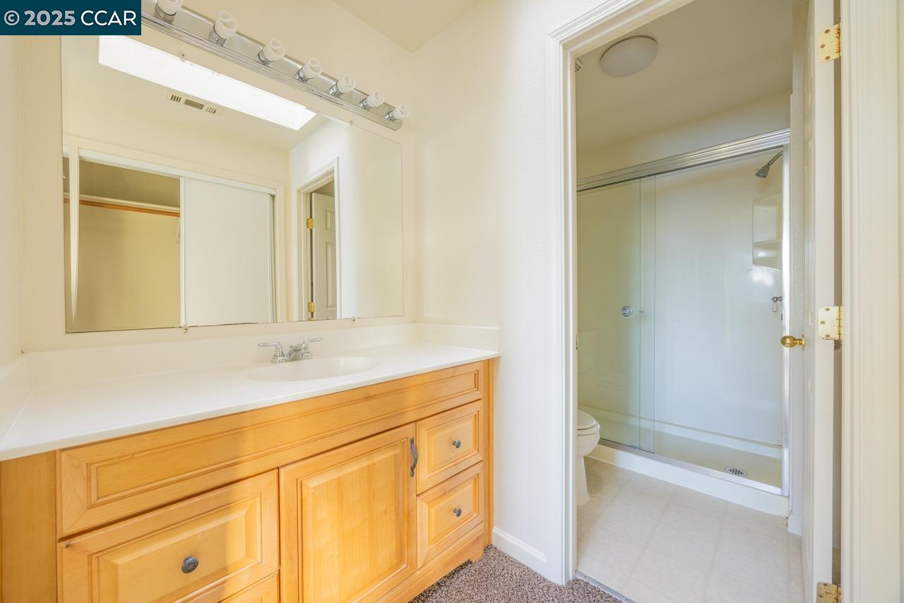 Detail Gallery Image 8 of 18 For 120 Sea Point Way, Pittsburg,  CA 94565 - 4 Beds | 2/1 Baths