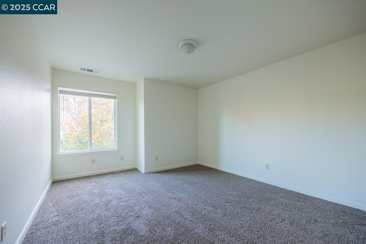 Detail Gallery Image 10 of 18 For 120 Sea Point Way, Pittsburg,  CA 94565 - 4 Beds | 2/1 Baths