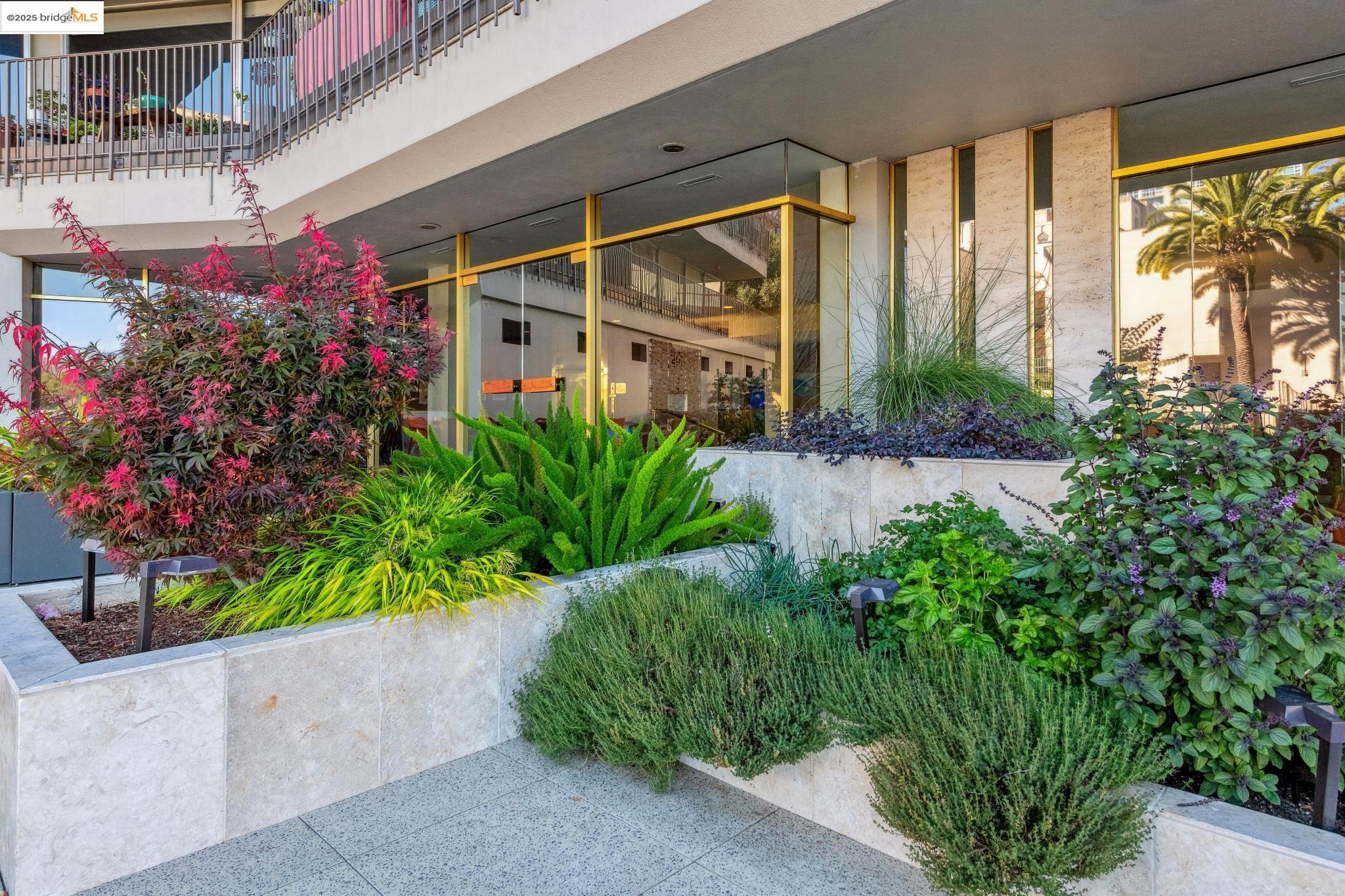 More Details about MLS # 41083684 : 177 19TH ST # 5A