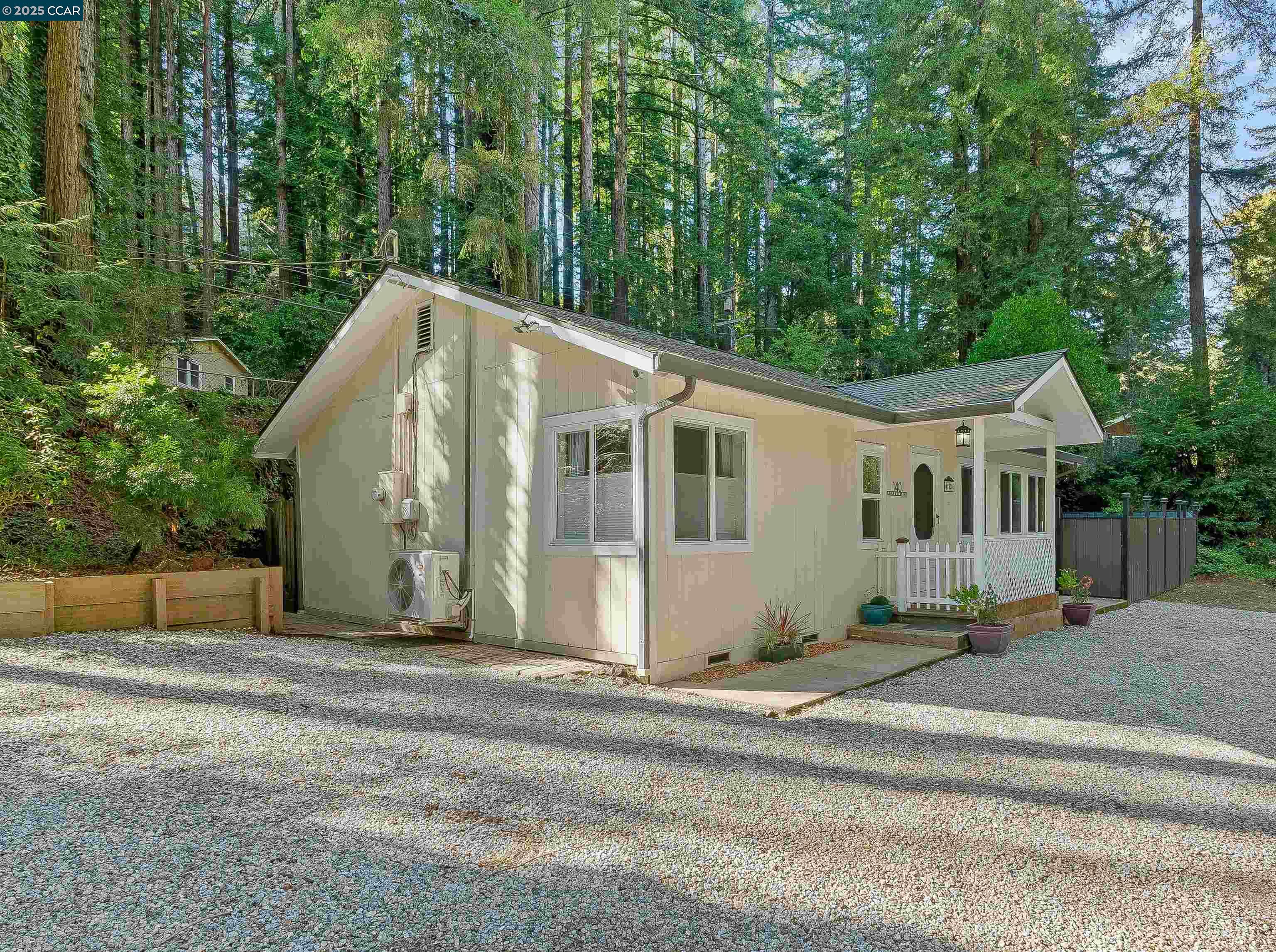 Detail Gallery Image 2 of 26 For 140 Lakeview Dr, Felton,  CA 95018 - 2 Beds | 1/1 Baths