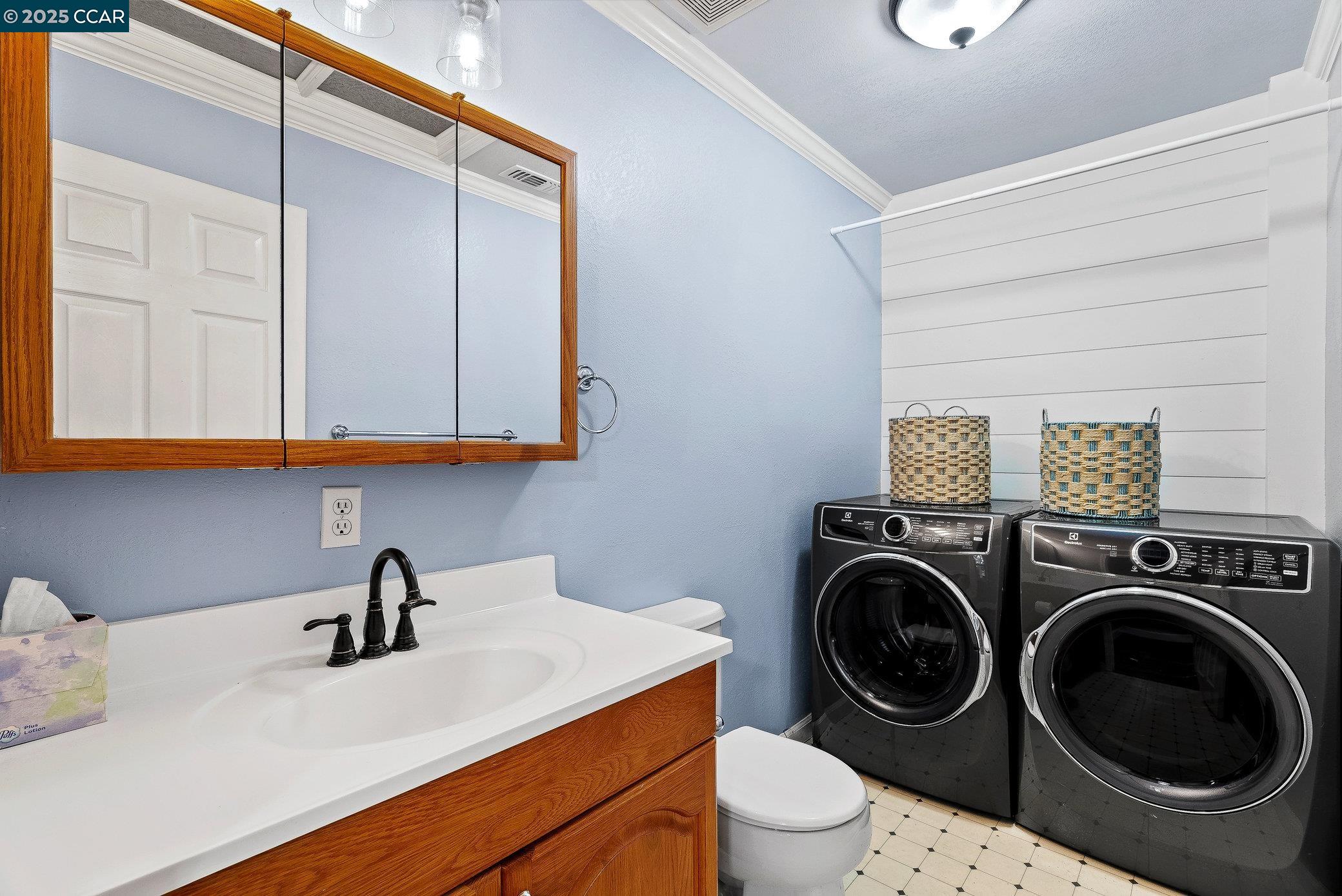 Detail Gallery Image 11 of 26 For 140 Lakeview Dr, Felton,  CA 95018 - 2 Beds | 1/1 Baths
