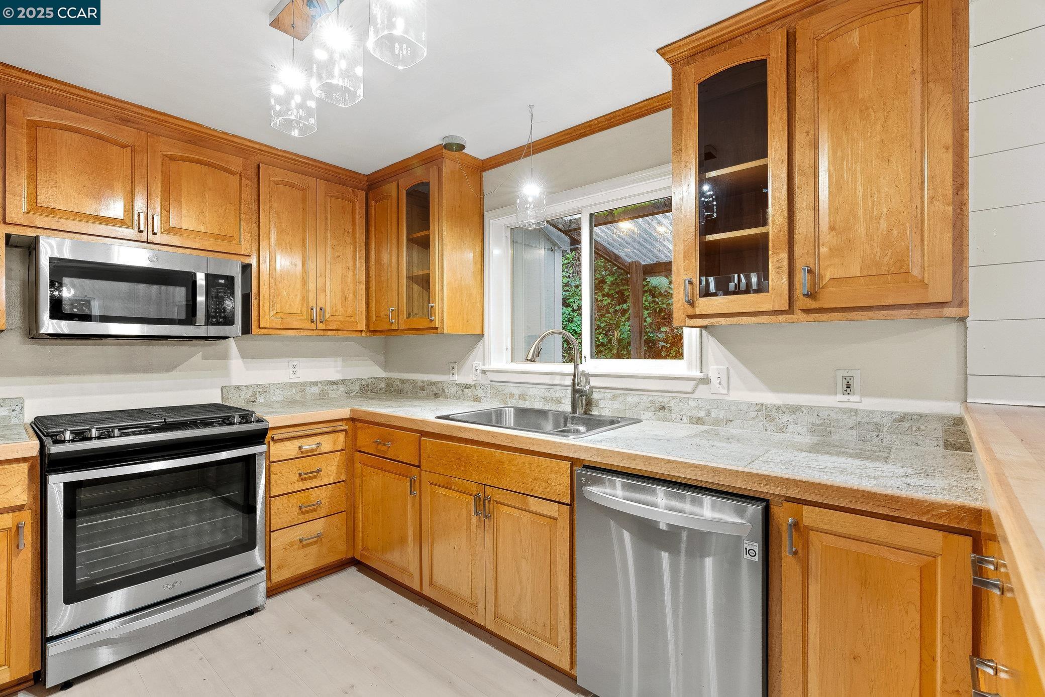 Detail Gallery Image 9 of 26 For 140 Lakeview Dr, Felton,  CA 95018 - 2 Beds | 1/1 Baths