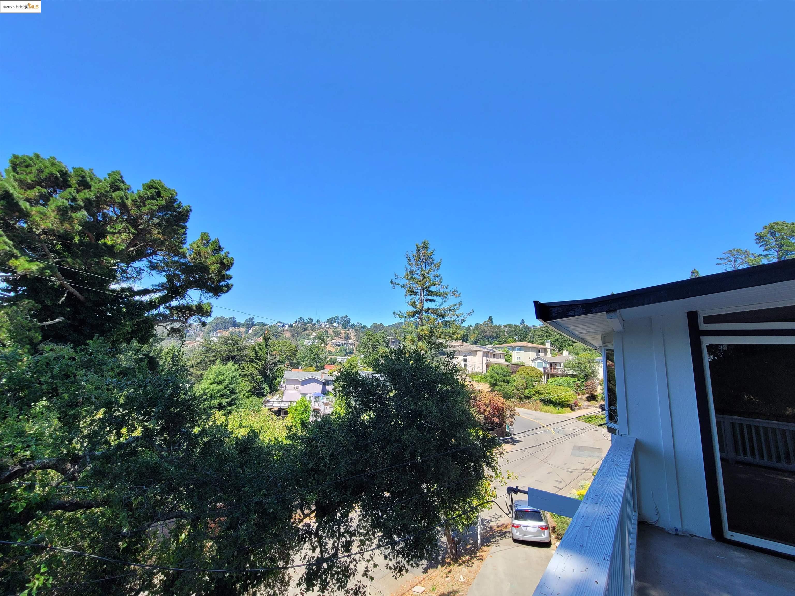 7030 Snake Rd, Oakland, California 94611, 4 Bedrooms Bedrooms, 9 Rooms Rooms,2 BathroomsBathrooms,Residential,For Sale,7030 Snake Rd,41083736