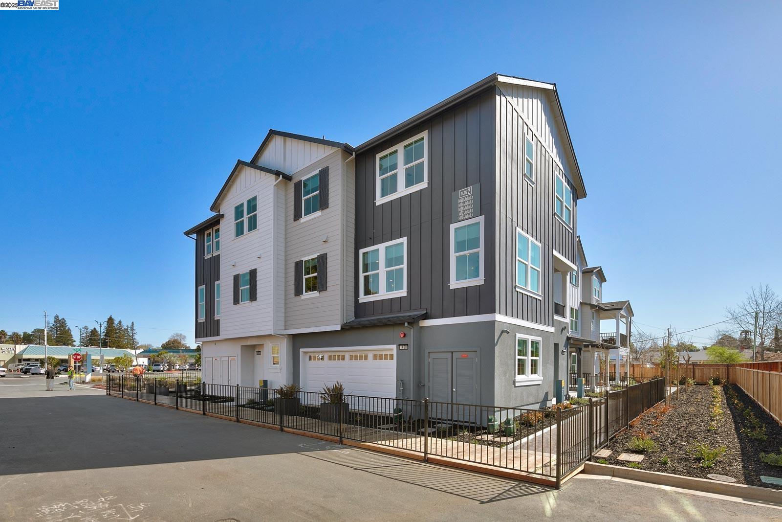 MLS: 41083758 Condo For Sale