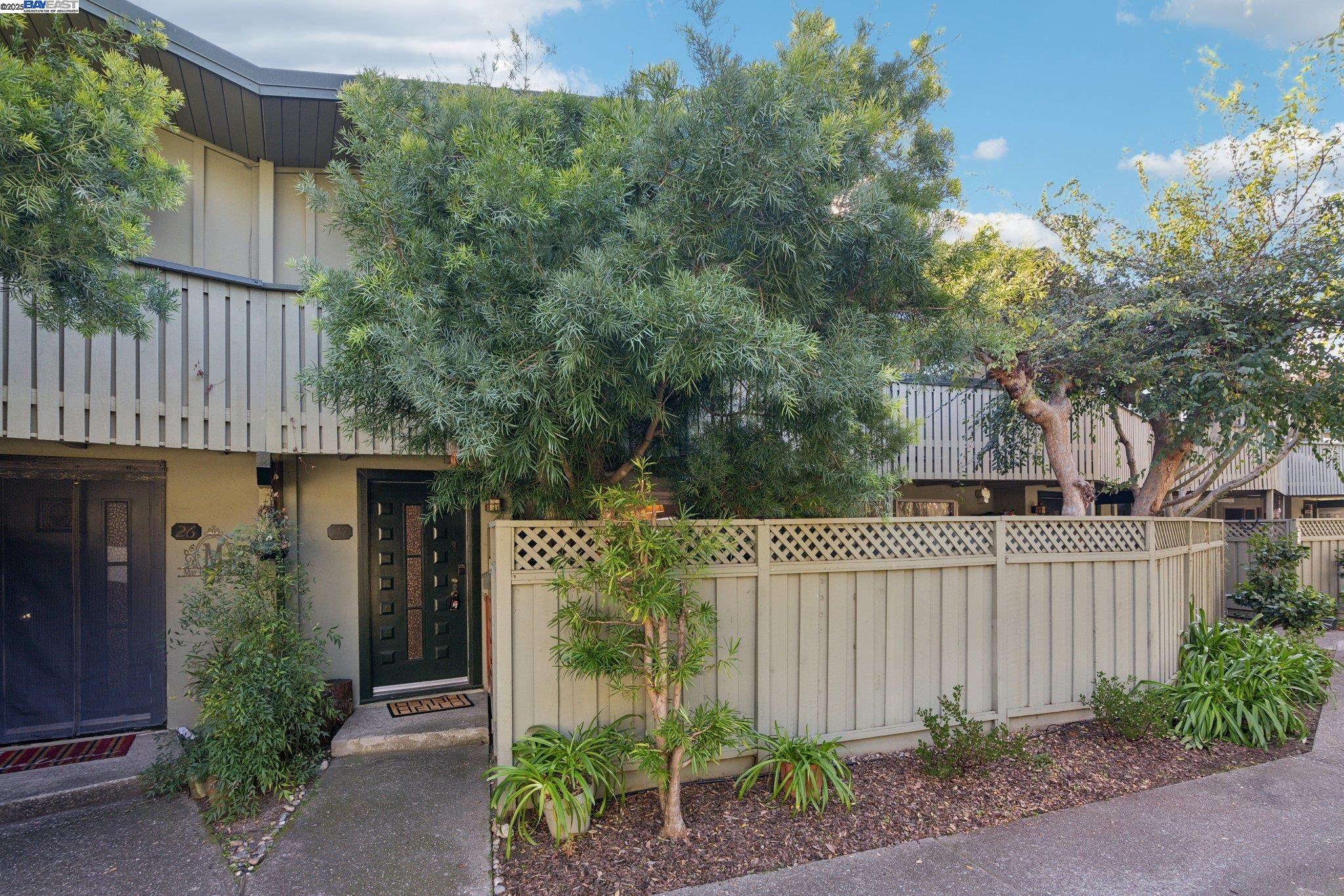 Detail Gallery Image 1 of 1 For 278 Monroe Dr. #27,  Mountain View,  CA 94040-1011 - 2 Beds | 1 Baths