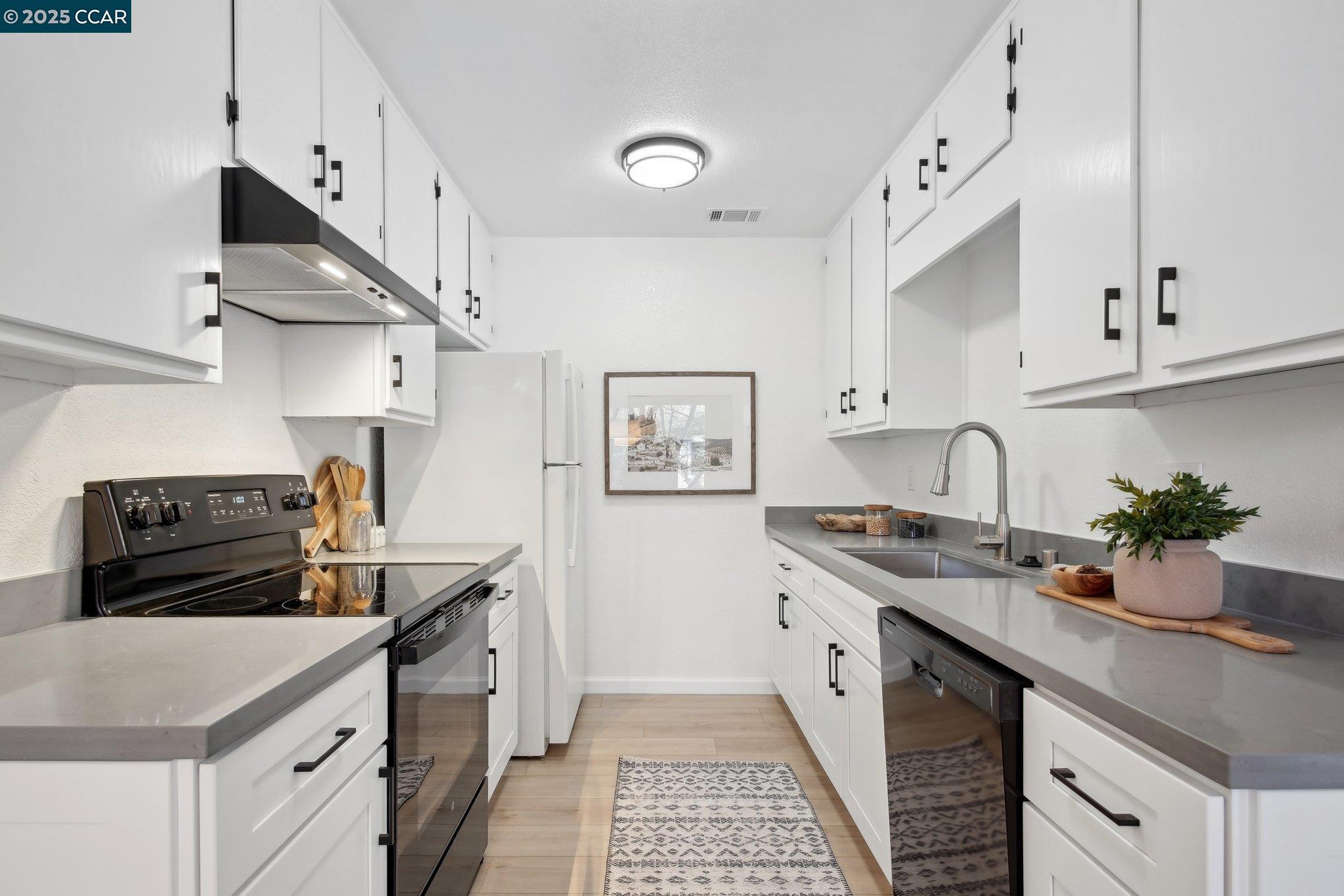 Photo #5: 41083778 Listing 
