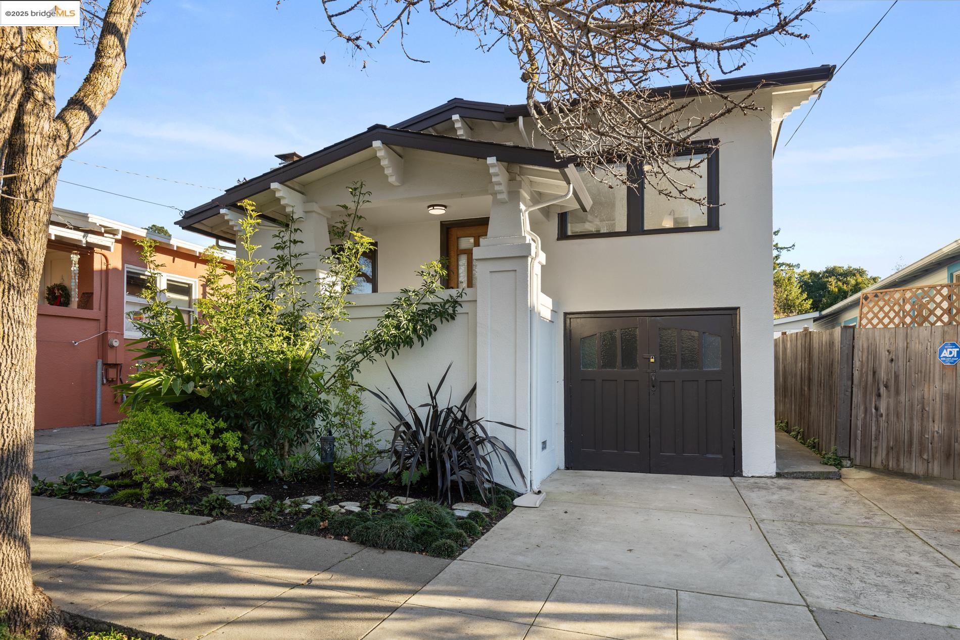 Detail Gallery Image 1 of 1 For 1620 Hopkins St, Berkeley,  CA 94707 - 3 Beds | 1 Baths