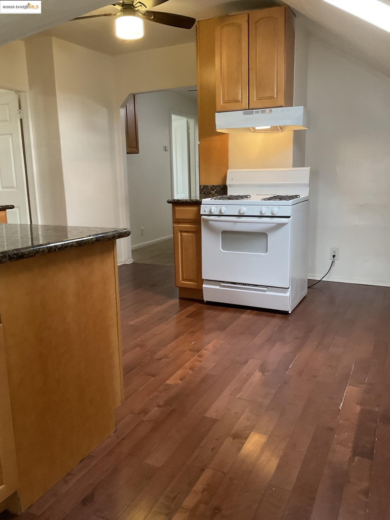 Detail Gallery Image 2 of 10 For 512 E Street #B,  Antioch,  CA 94509 - 3 Beds | 1 Baths