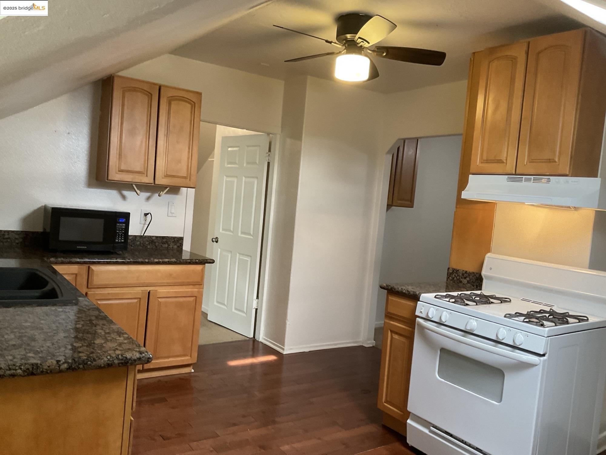 Detail Gallery Image 3 of 10 For 512 E Street #B,  Antioch,  CA 94509 - 3 Beds | 1 Baths