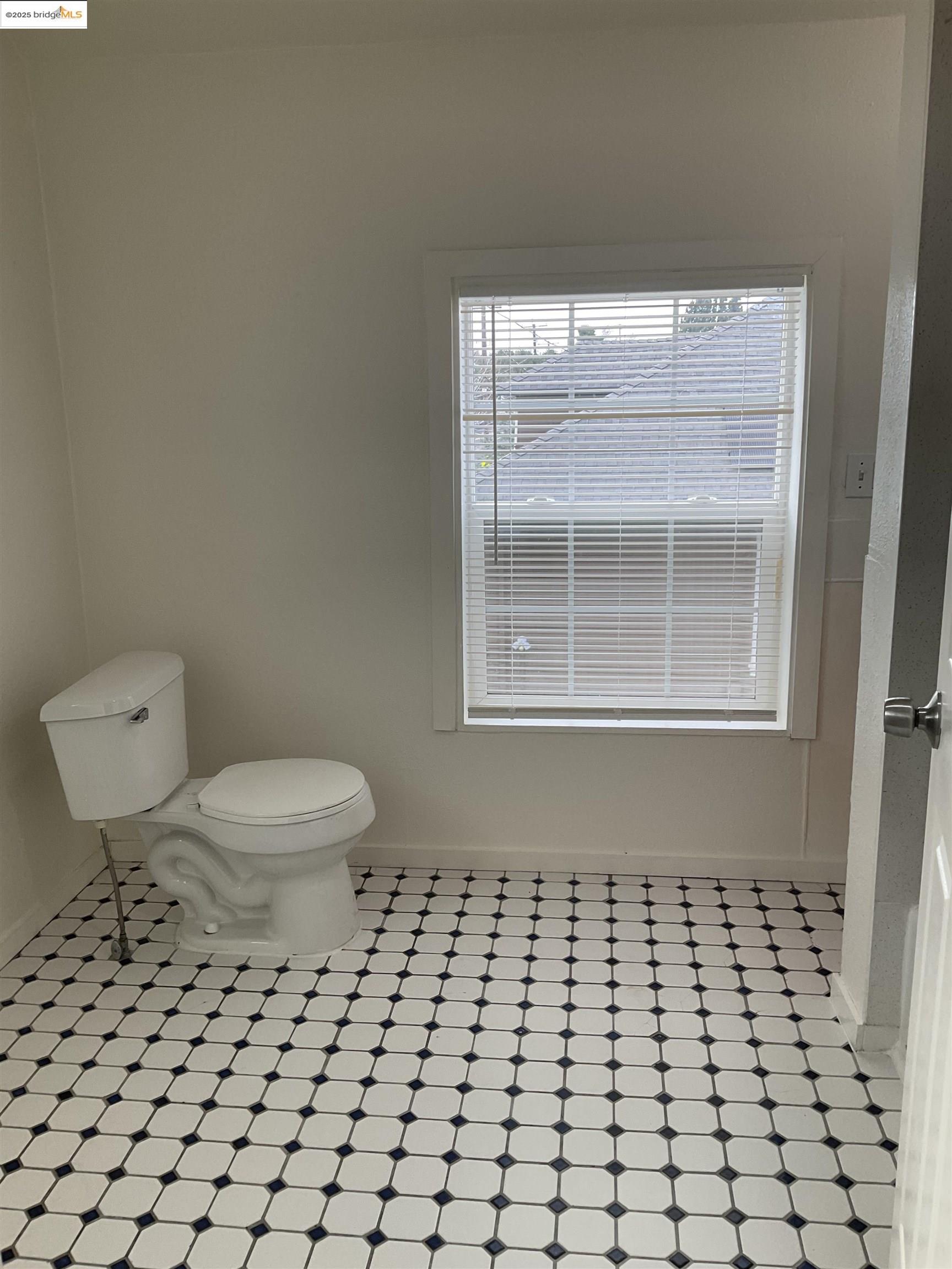 Detail Gallery Image 9 of 10 For 512 E Street #B,  Antioch,  CA 94509 - 3 Beds | 1 Baths
