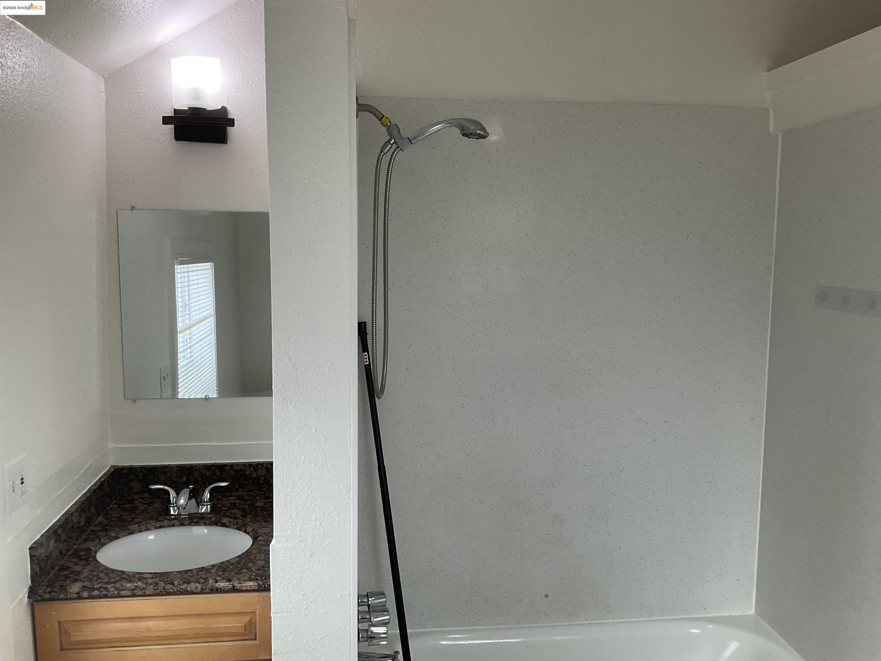 Detail Gallery Image 10 of 10 For 512 E Street #B,  Antioch,  CA 94509 - 3 Beds | 1 Baths