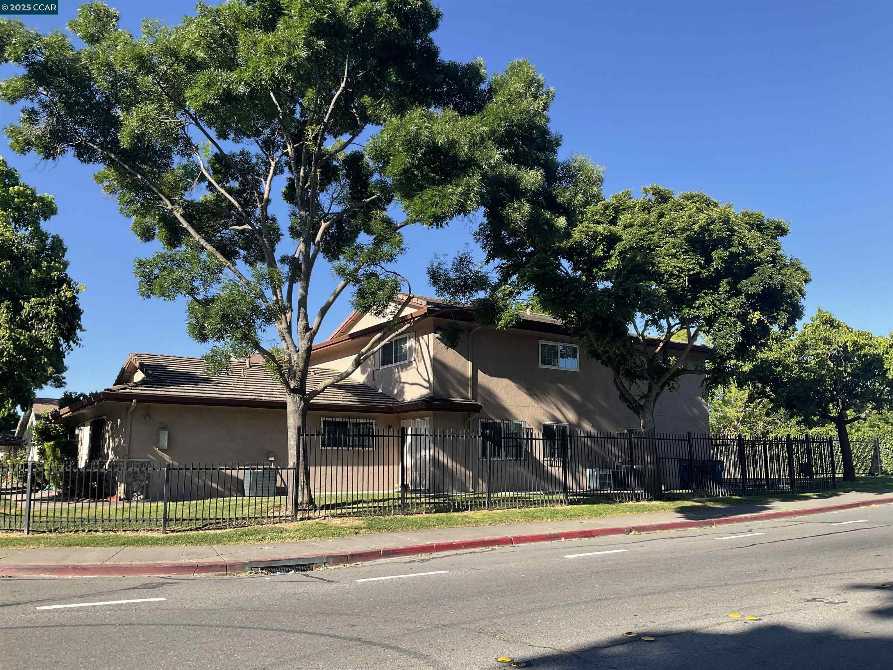 More Details about MLS # 41083806 : 2100 LEMONTREE WAY # 3