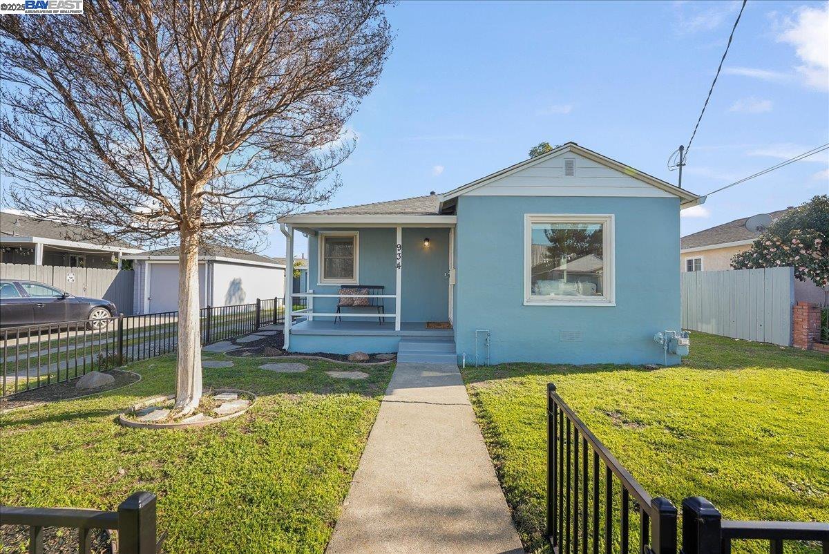 Detail Gallery Image 1 of 1 For 934 Warden Ave, San Leandro,  CA 94577 - 3 Beds | 1 Baths