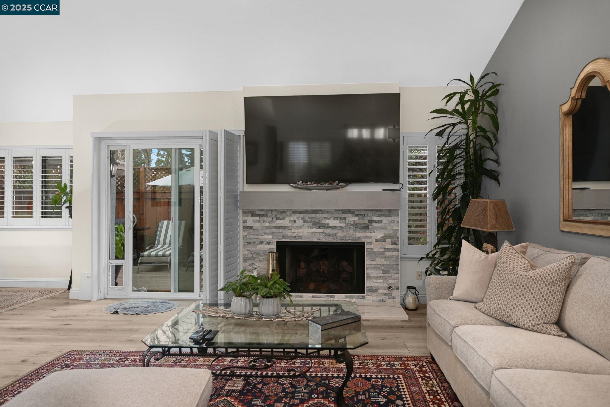 Photo #5: 41083819 Listing 