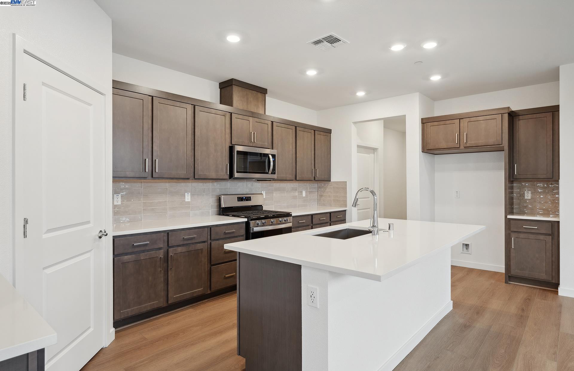 Detail Gallery Image 2 of 9 For 17822 Brightwood Avenue, Lathrop,  CA 95330 - 3 Beds | 2 Baths