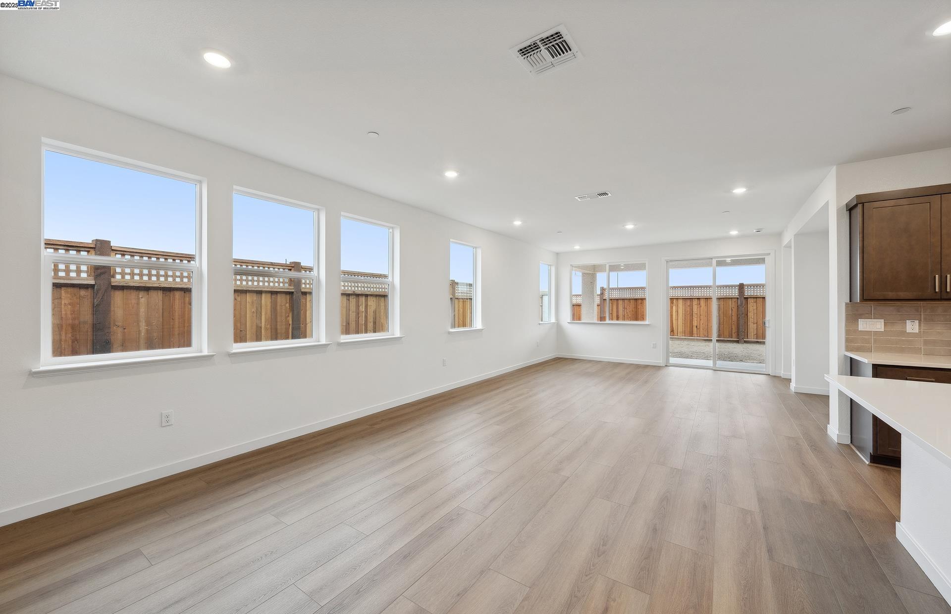 Detail Gallery Image 3 of 9 For 17822 Brightwood Avenue, Lathrop,  CA 95330 - 3 Beds | 2 Baths