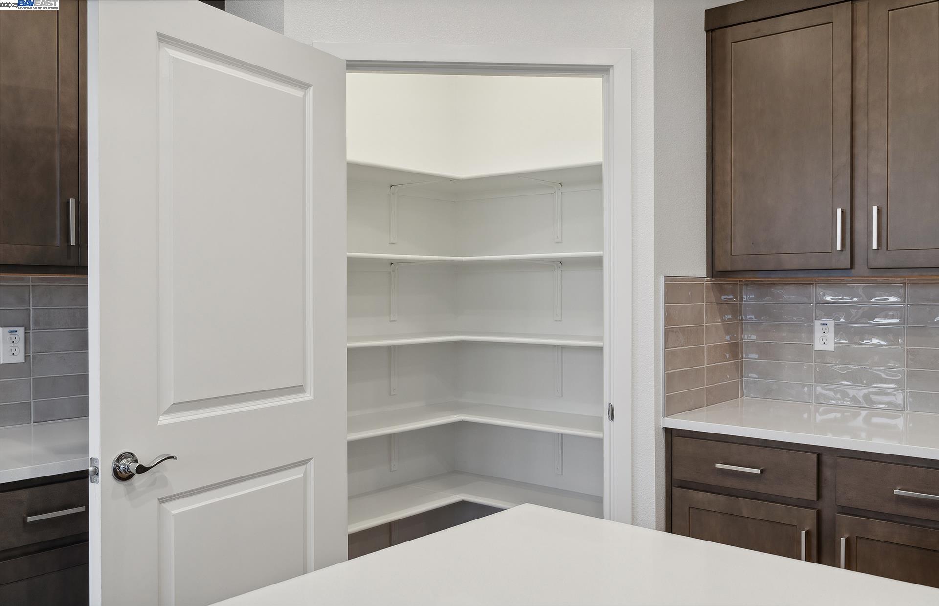 Detail Gallery Image 5 of 9 For 17822 Brightwood Avenue, Lathrop,  CA 95330 - 3 Beds | 2 Baths