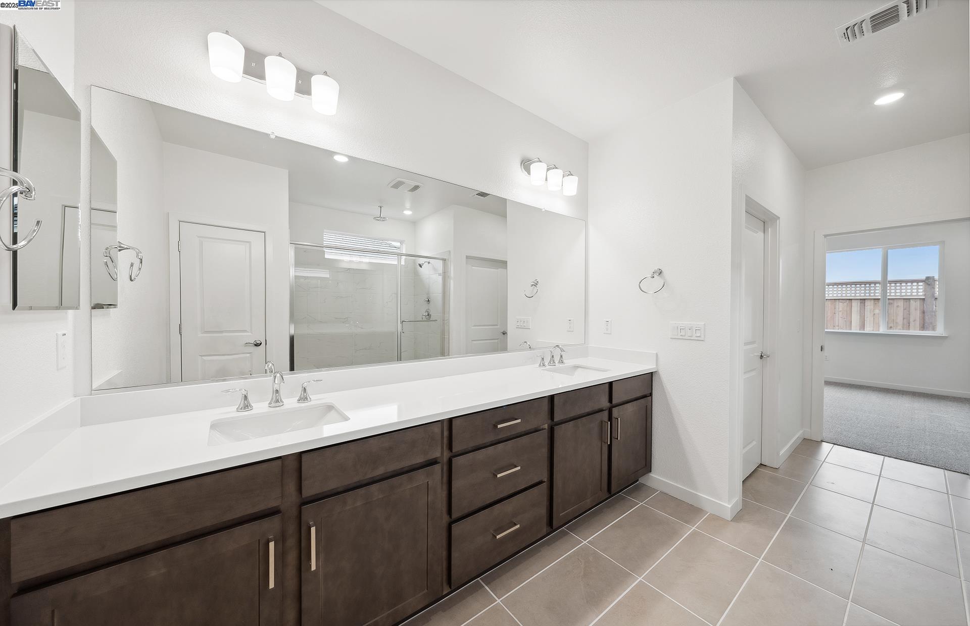 Detail Gallery Image 6 of 9 For 17822 Brightwood Avenue, Lathrop,  CA 95330 - 3 Beds | 2 Baths
